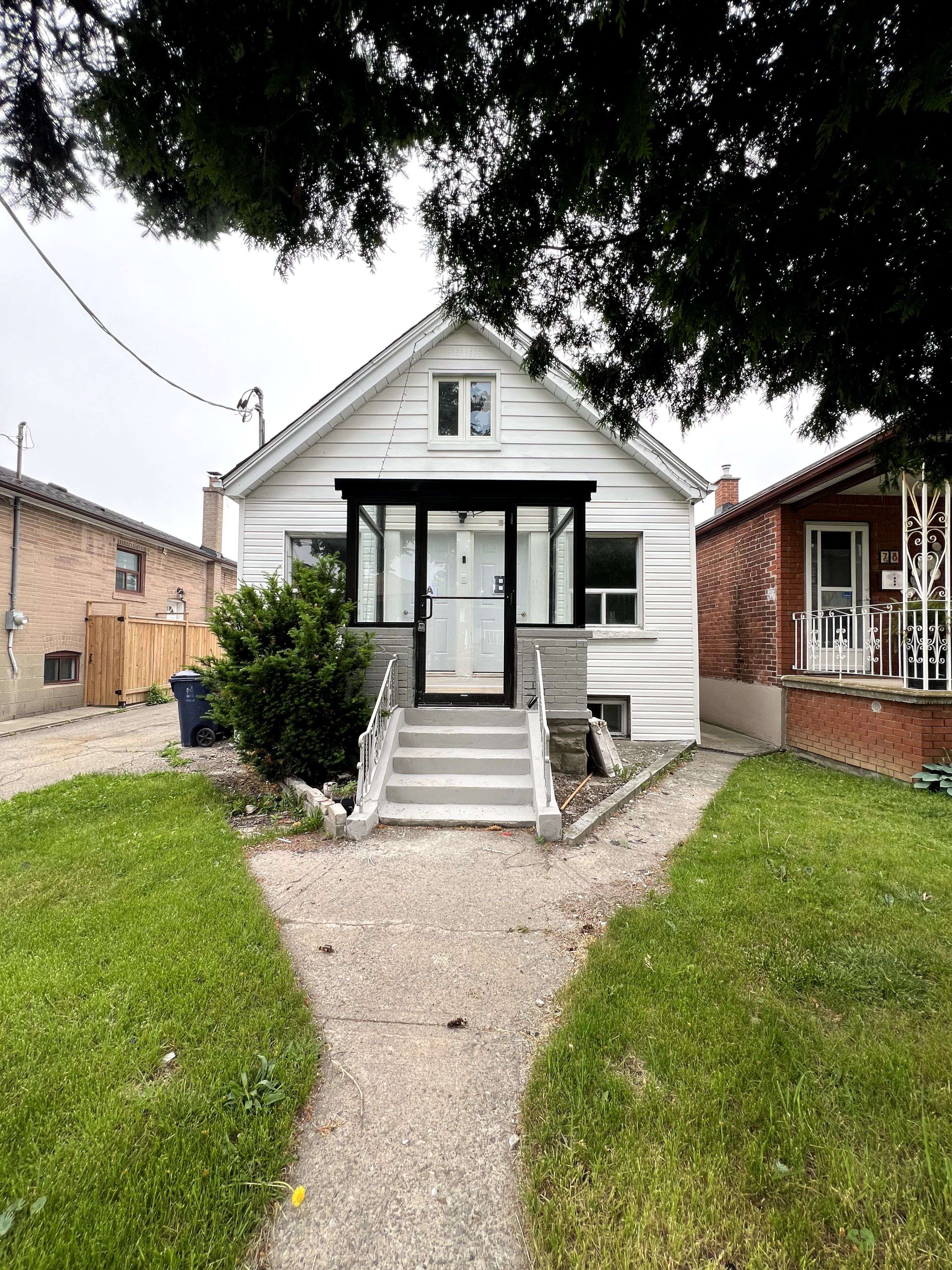 Toronto W03, ON M6E 4C4,76 Ennerdale RD #UPPER