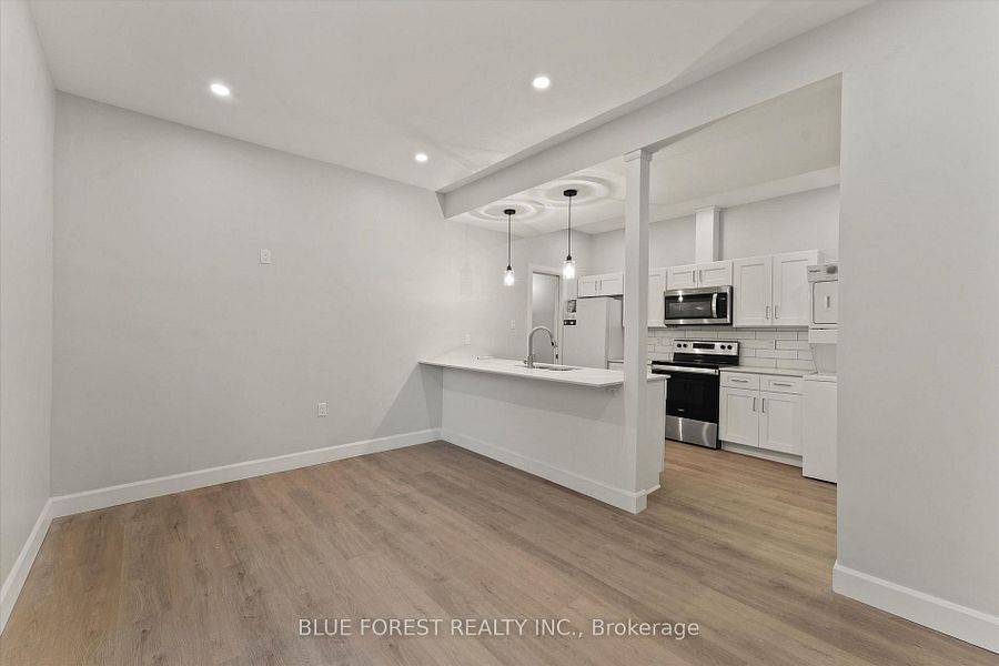 Chatham-kent, ON N7M 3N9,50-52 Wellington ST E