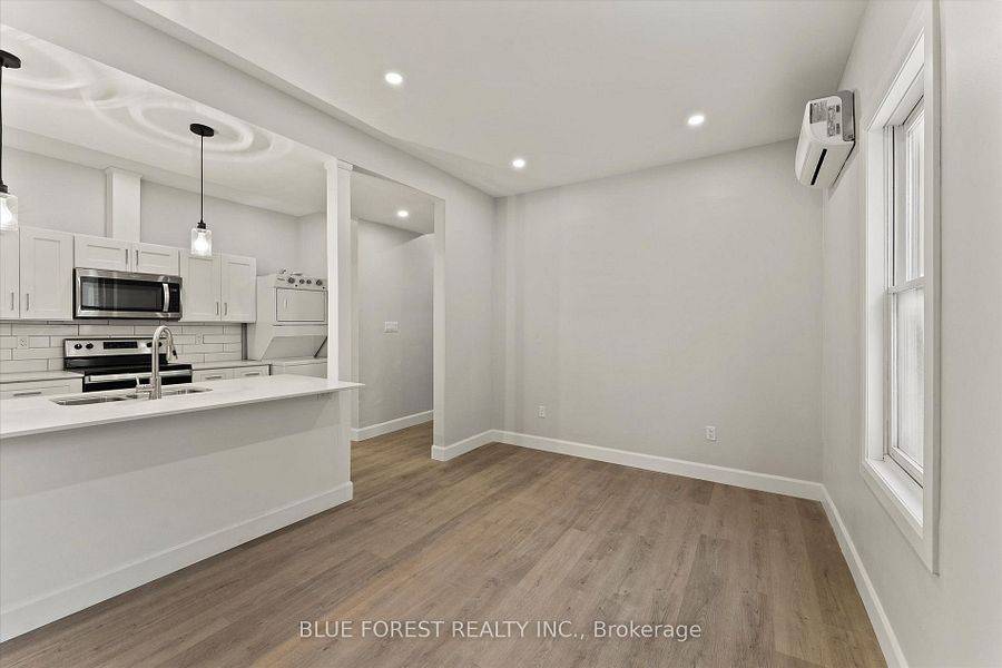 Chatham-kent, ON N7M 3N9,50-52 Wellington ST E