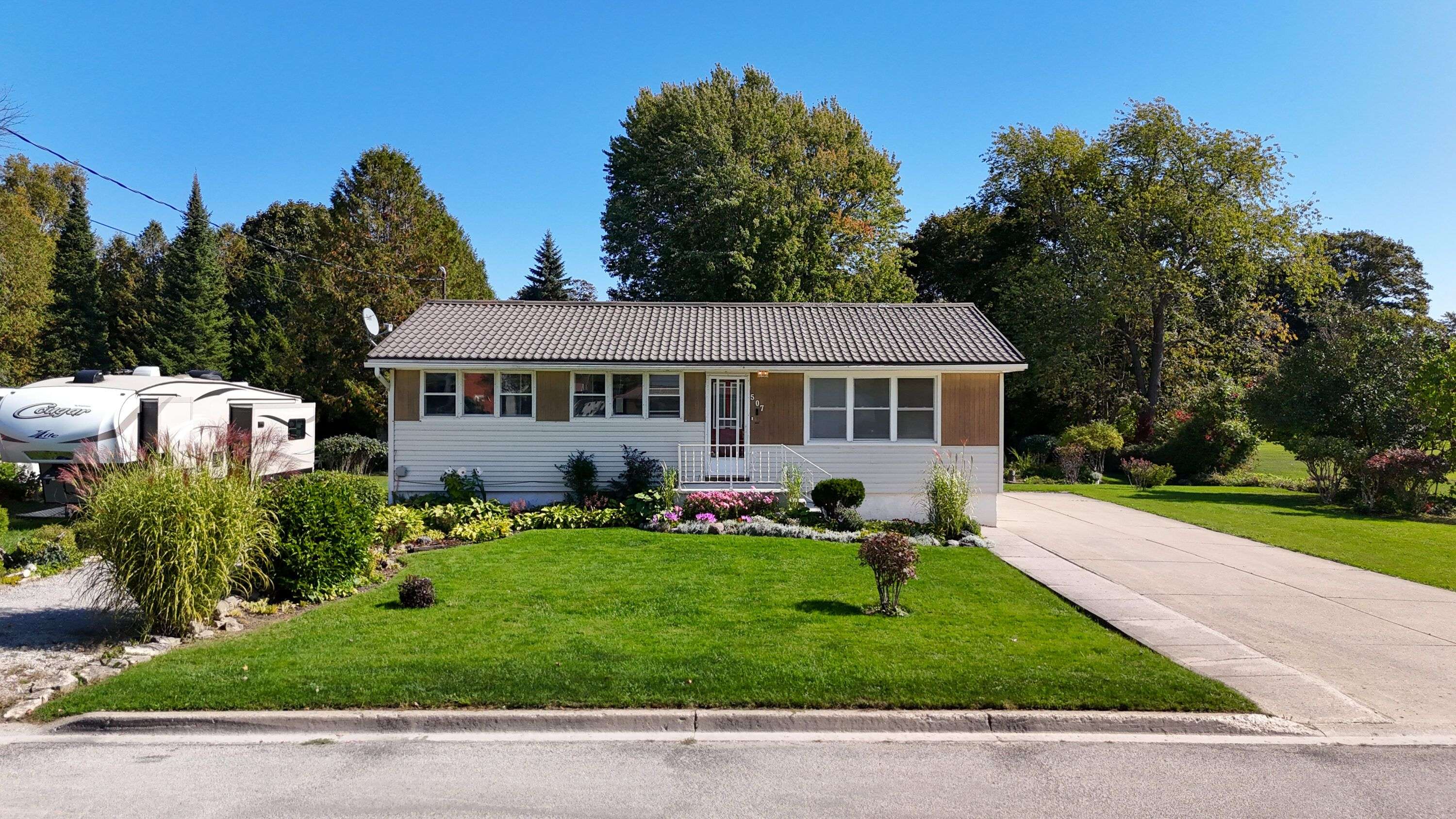 South Bruce Peninsula, ON N0H 2T0,507 McNaughton ST