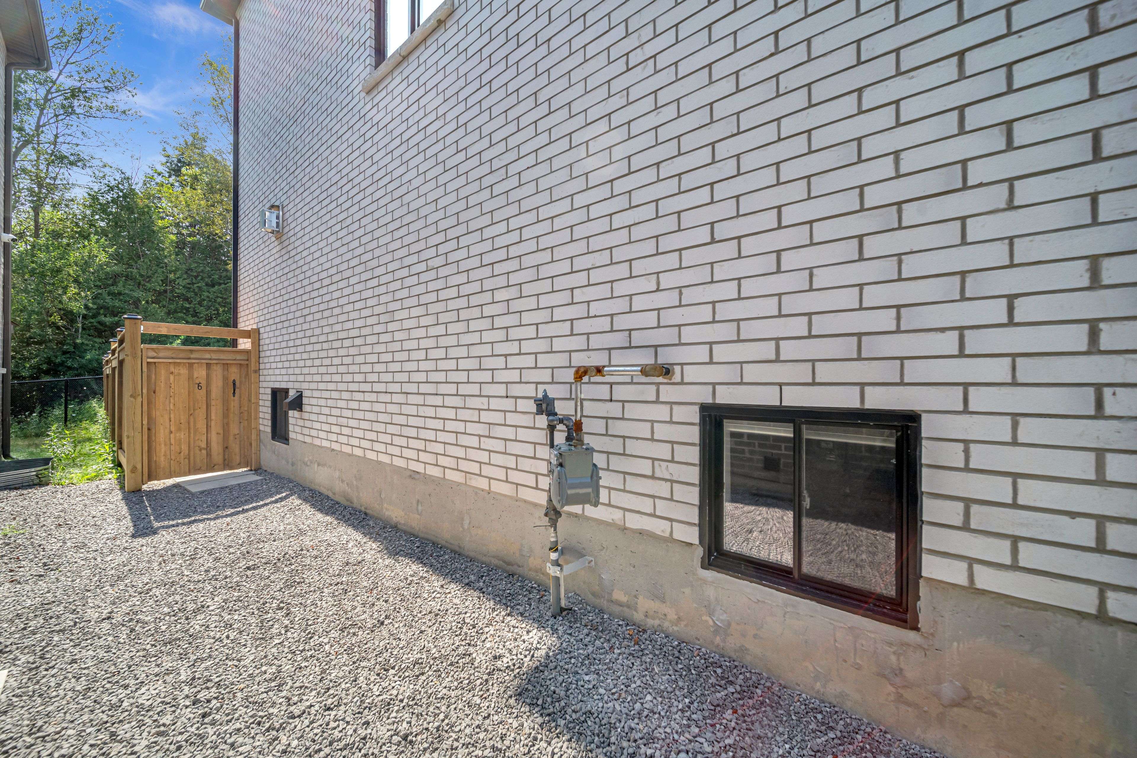 Pickering, ON L1V 0G7,400 Finch AVE #6  #Bsmt