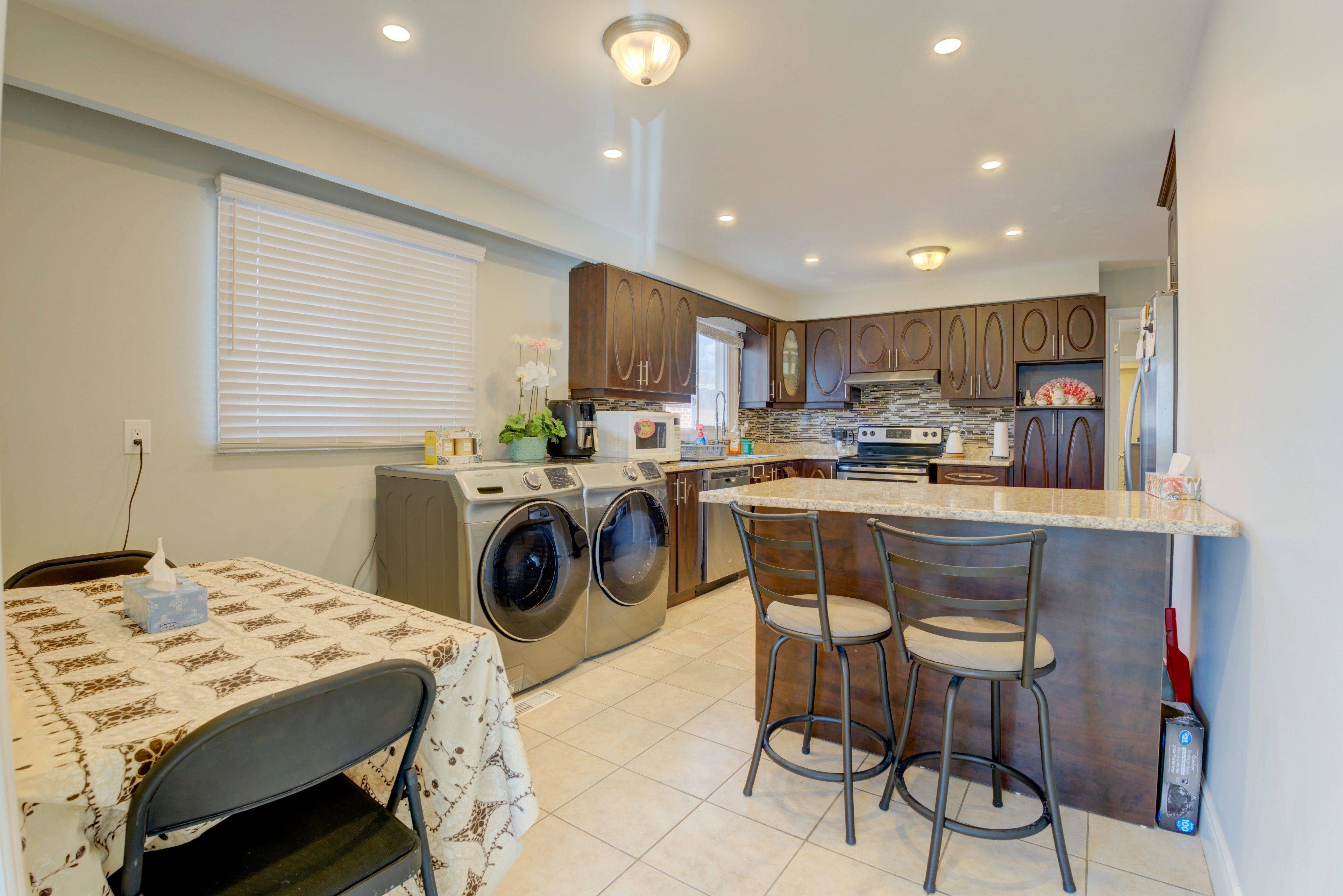 Mississauga, ON L4Z 1J9,208 Meadows BLVD