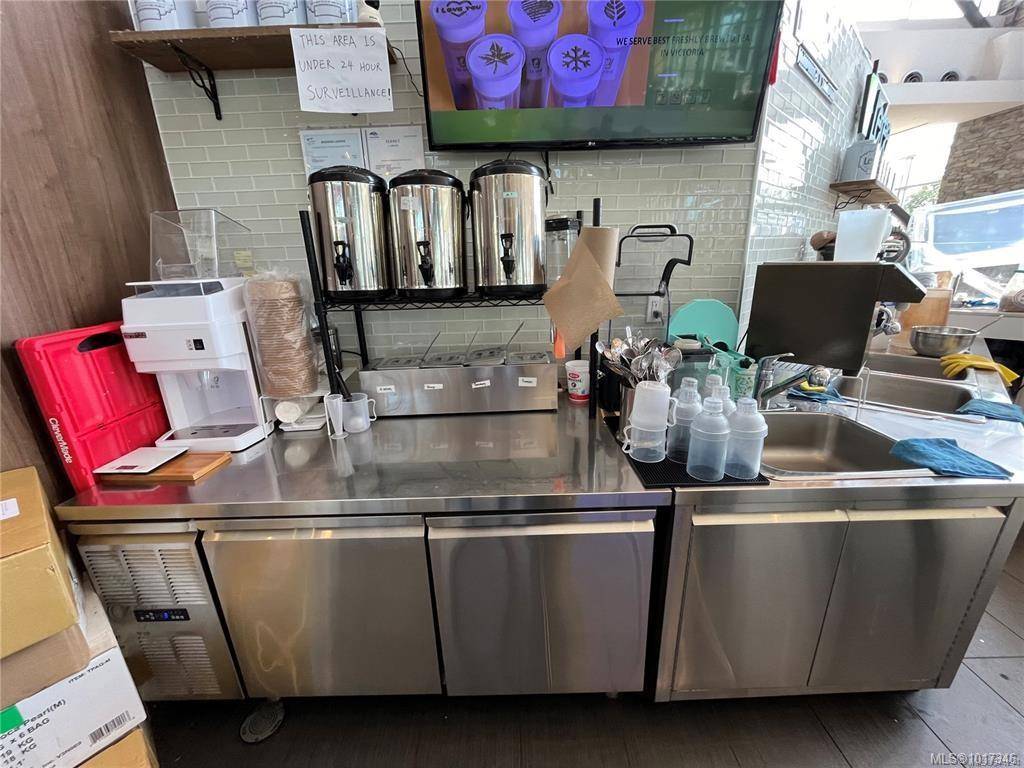 Victoria, BC V8T 2C5,1644 Hillside Ave #F25