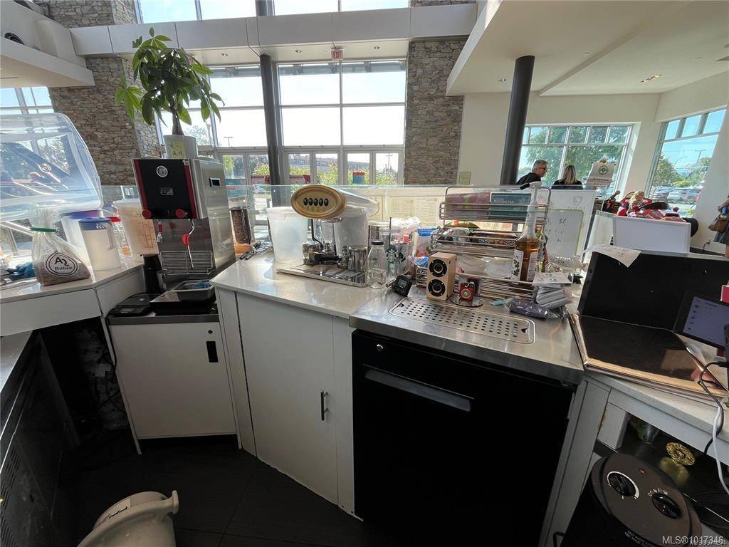 Victoria, BC V8T 2C5,1644 Hillside Ave #F25