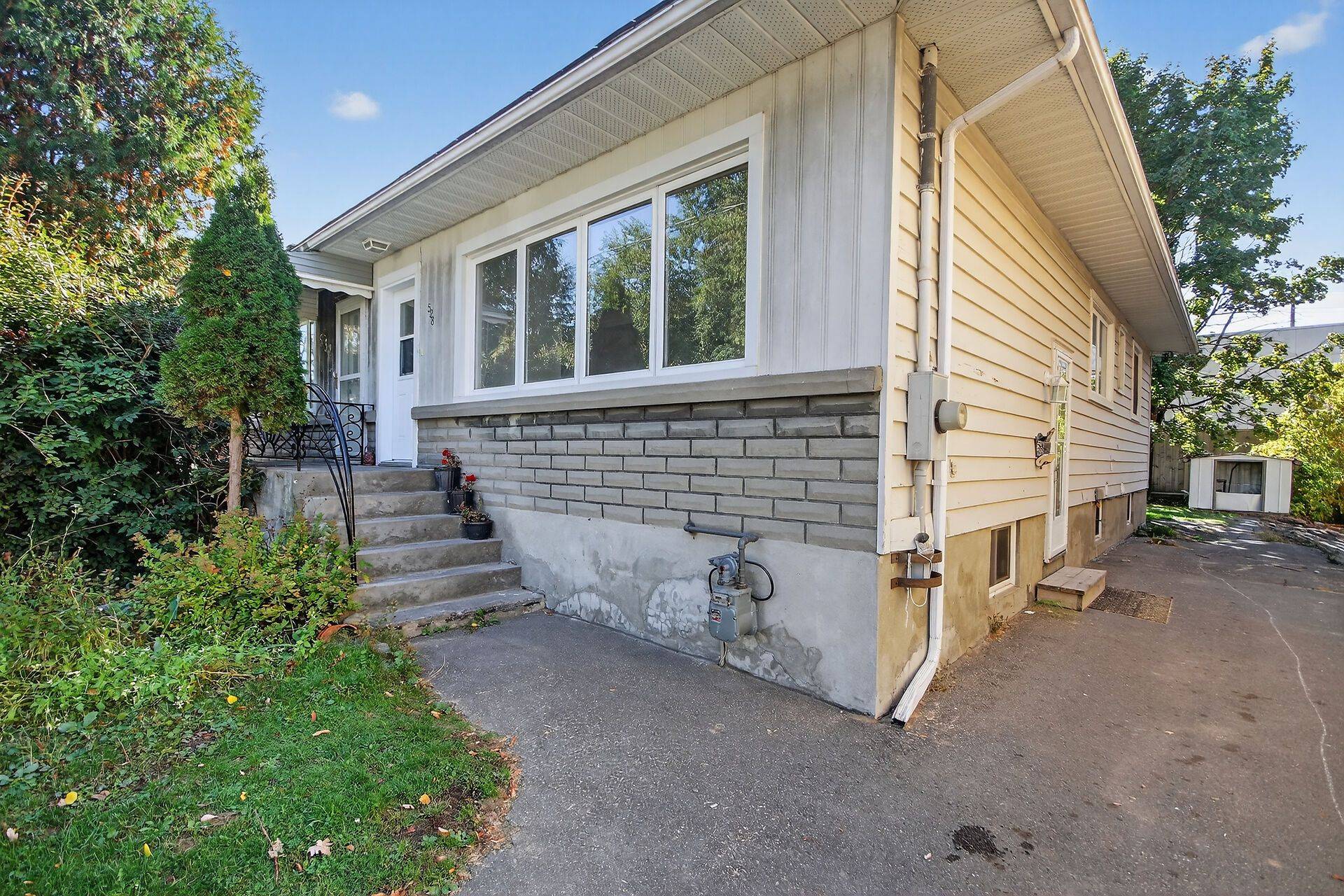 Overbrook - Castleheights And Area, ON K1K 1C6,528 MUTUAL ST