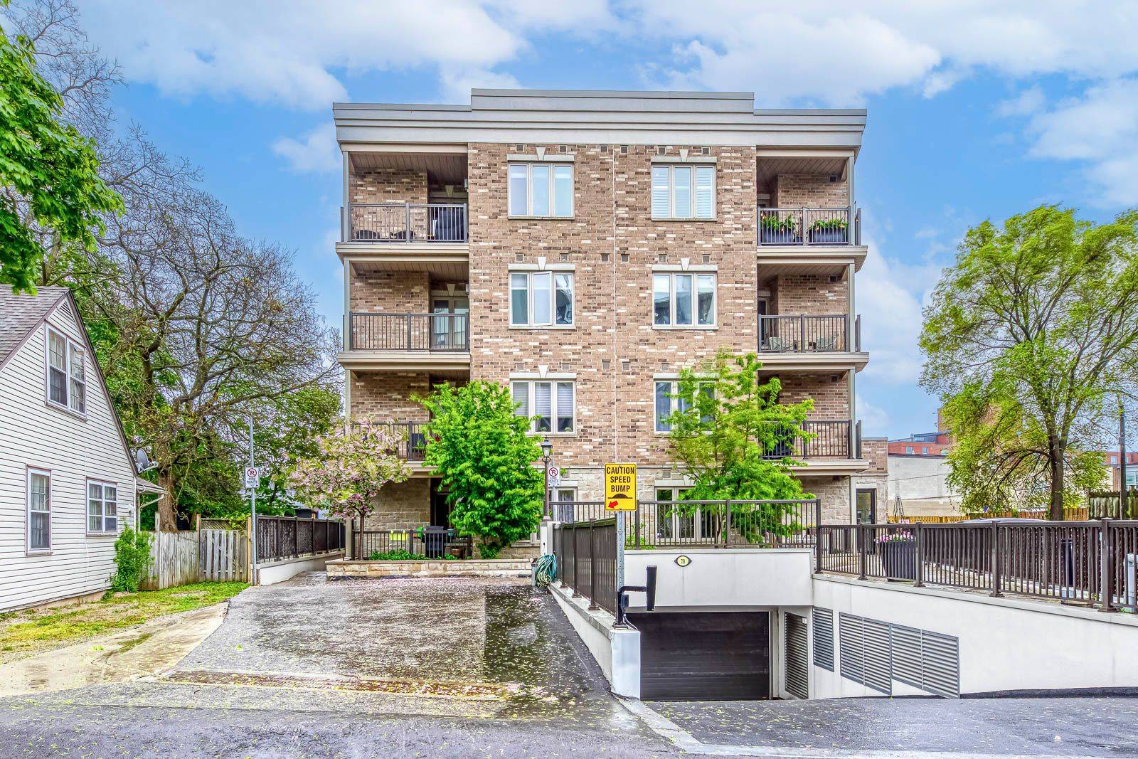 Oakville, ON L6K 1X5,70 Stewart ST #401