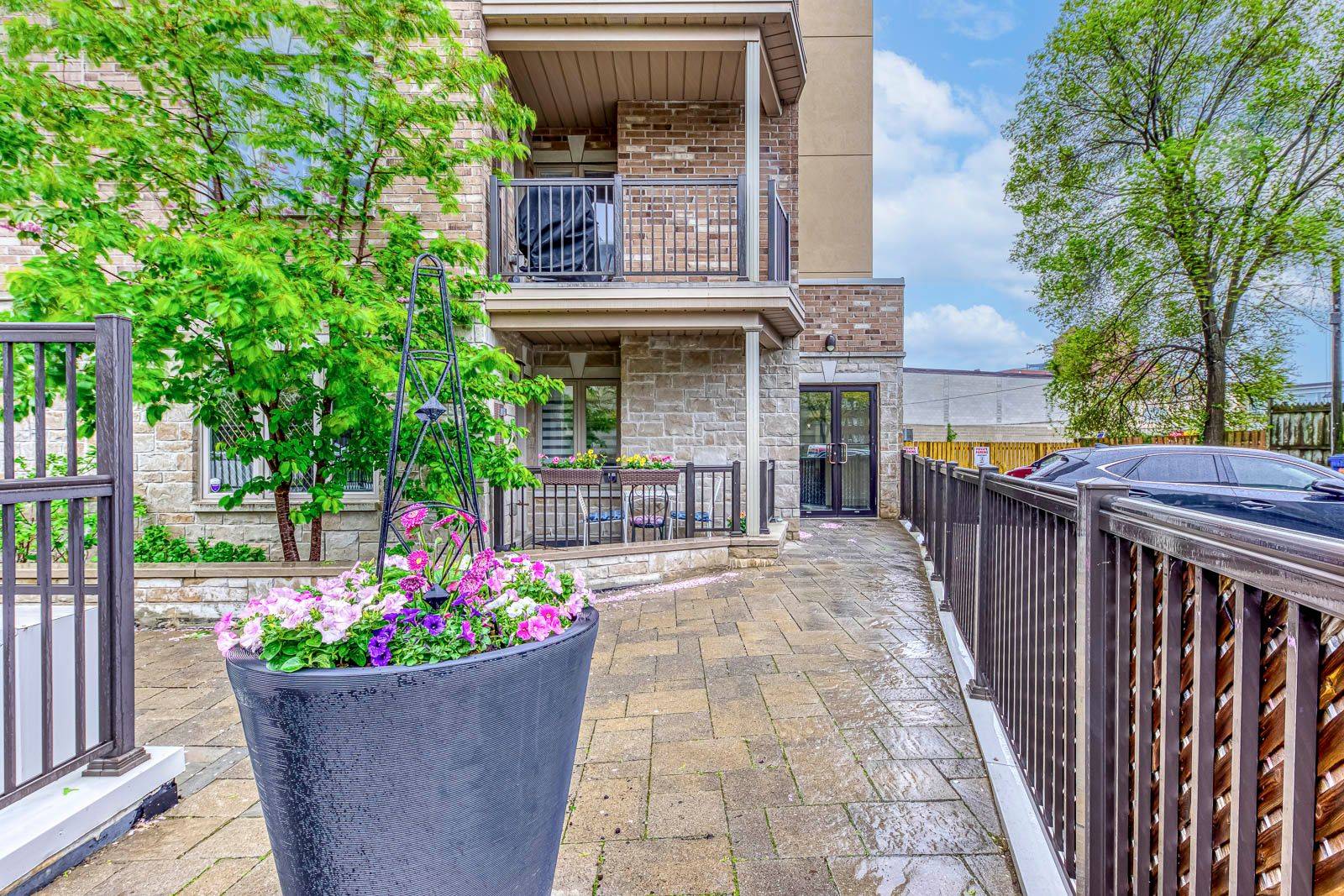 Oakville, ON L6K 1X5,70 Stewart ST #401