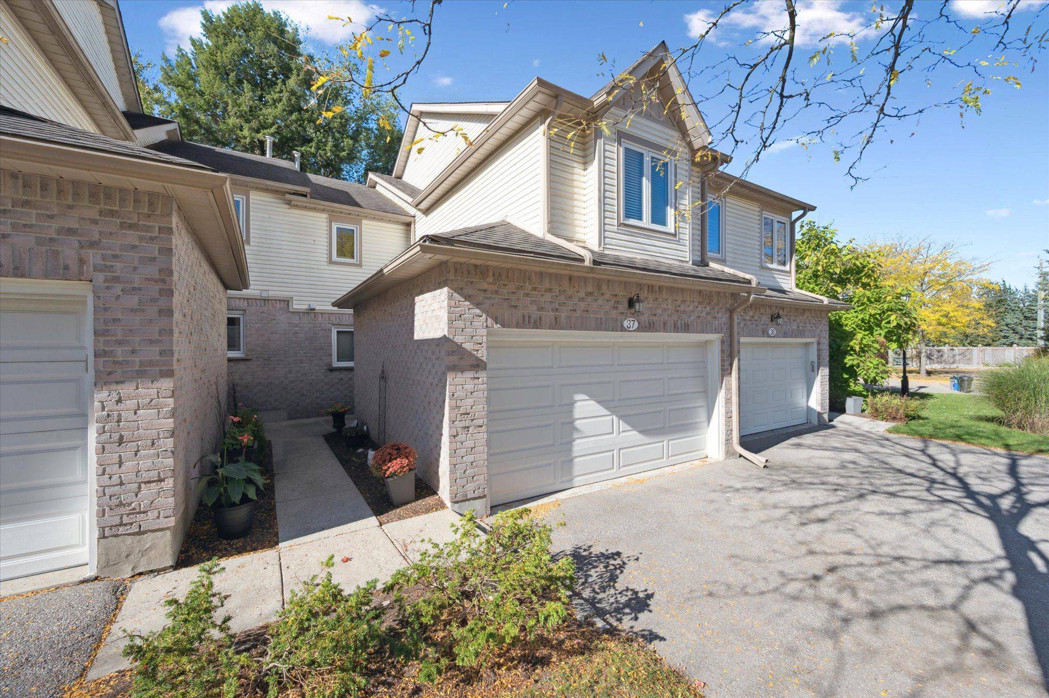 Waterloo, ON N2T 2L1,365 Bennington Gate #37