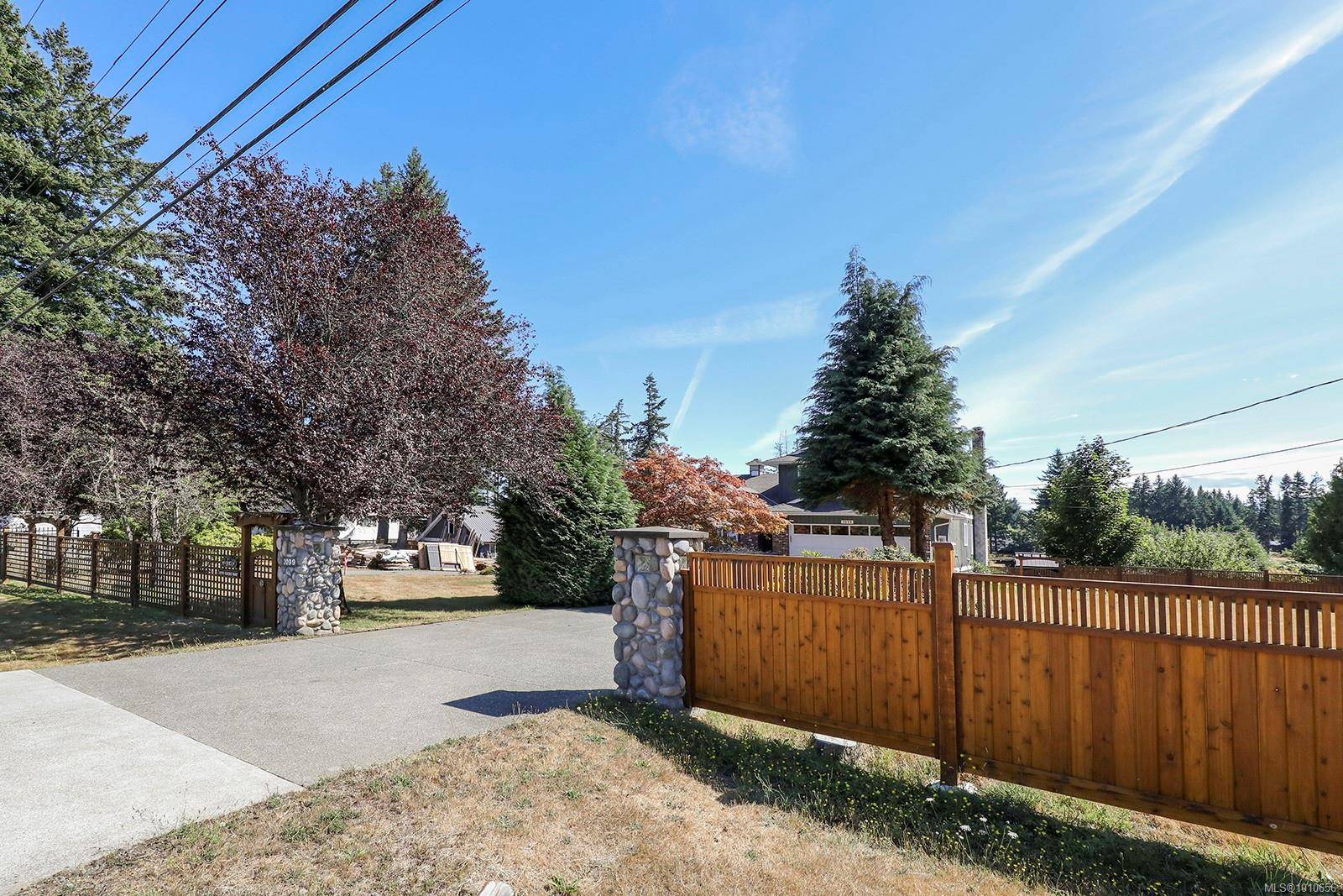 Comox, BC V9M 3Y9,2099 Idiens Way