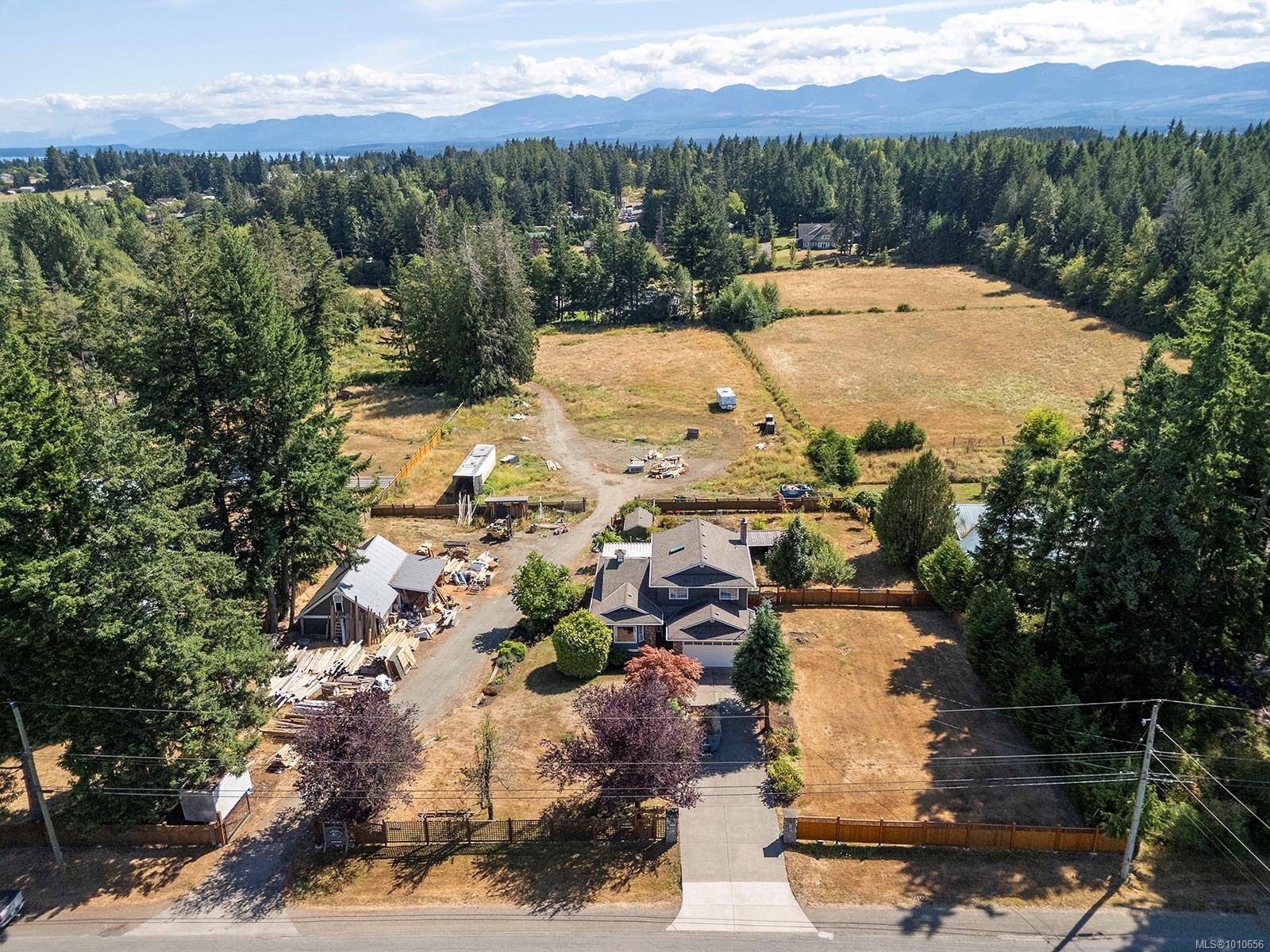 Comox, BC V9M 3Y9,2099 Idiens Way