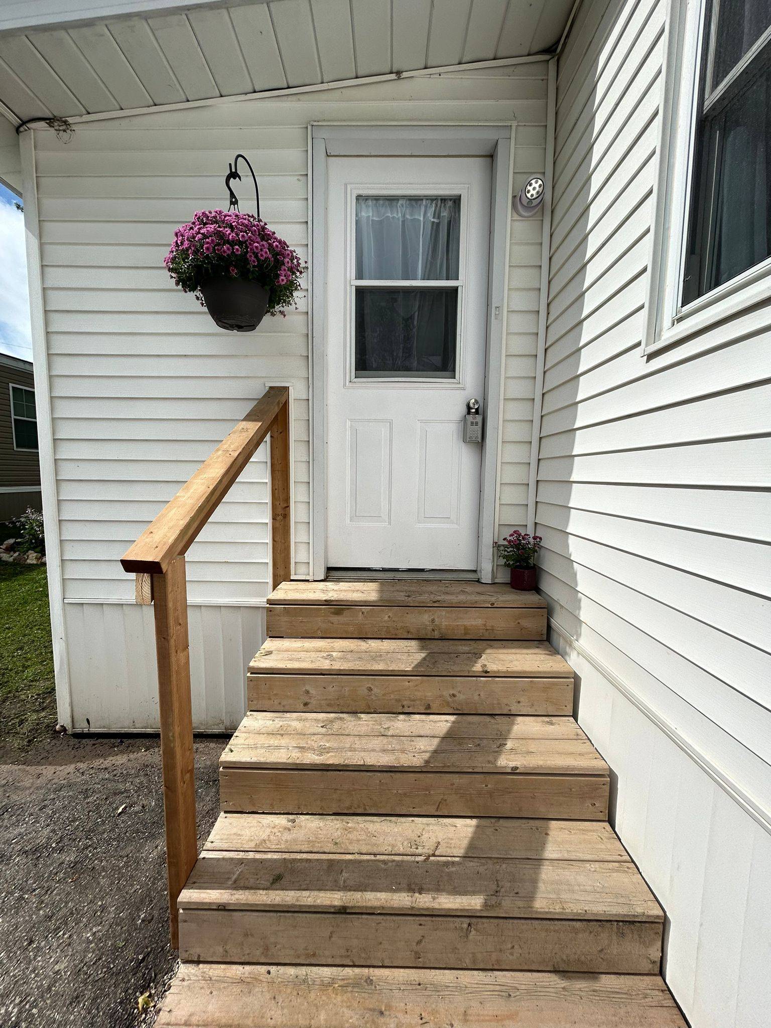 Severn, ON L3V 0V1,4126 Elaine ST