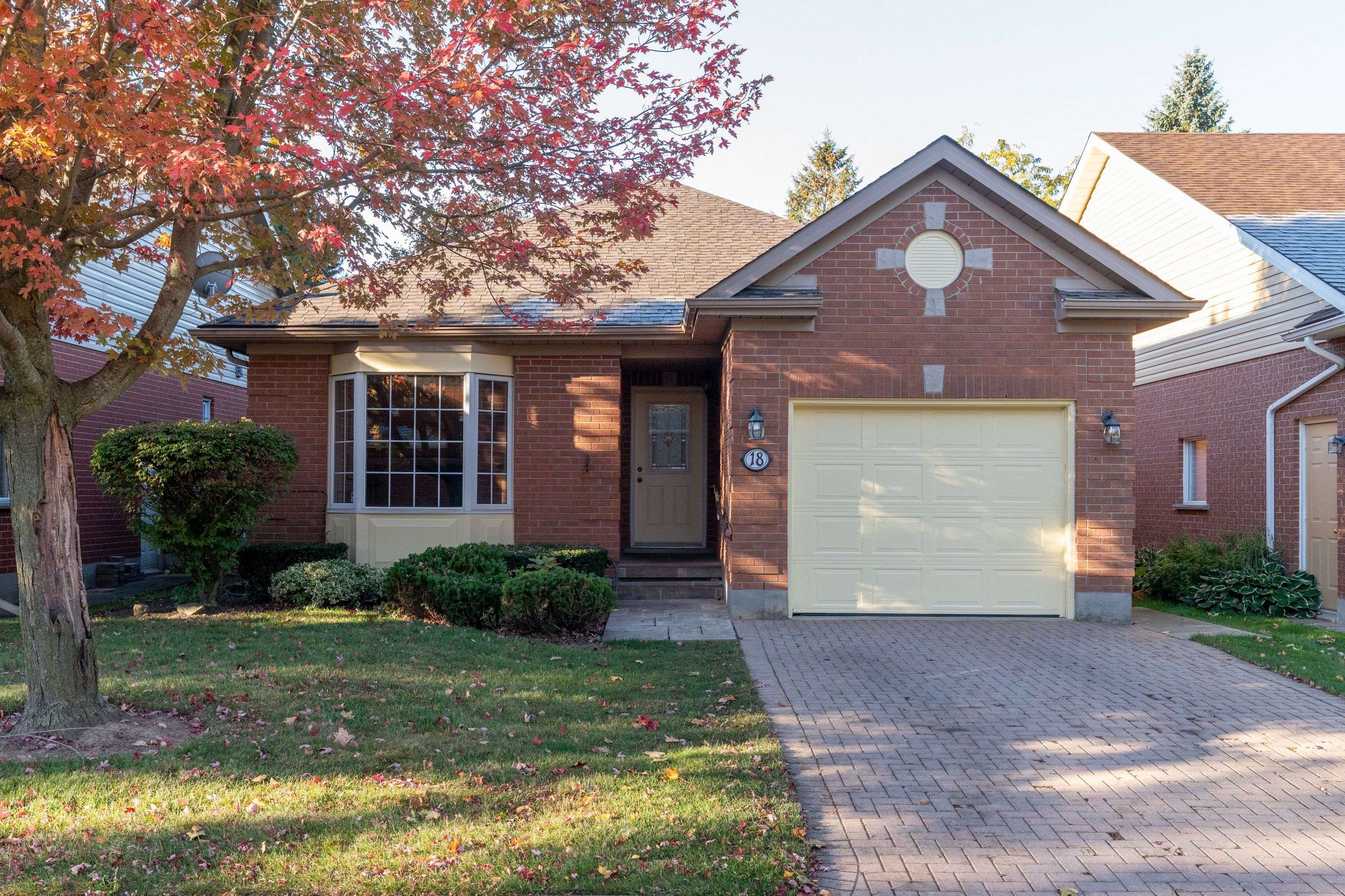 Guelph, ON N1G 4X7,18 Sprucehaven CT