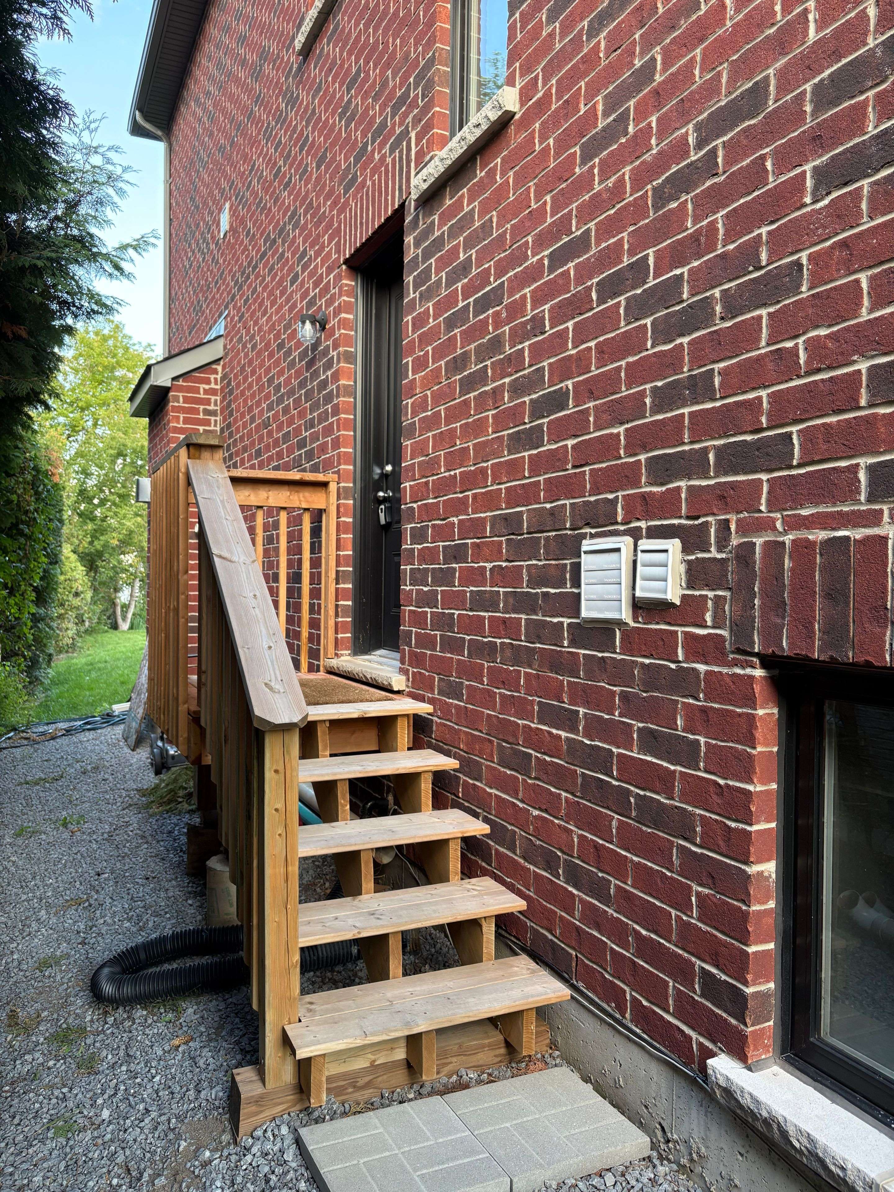 Georgina, ON L4P 1K8,11 Robert ST