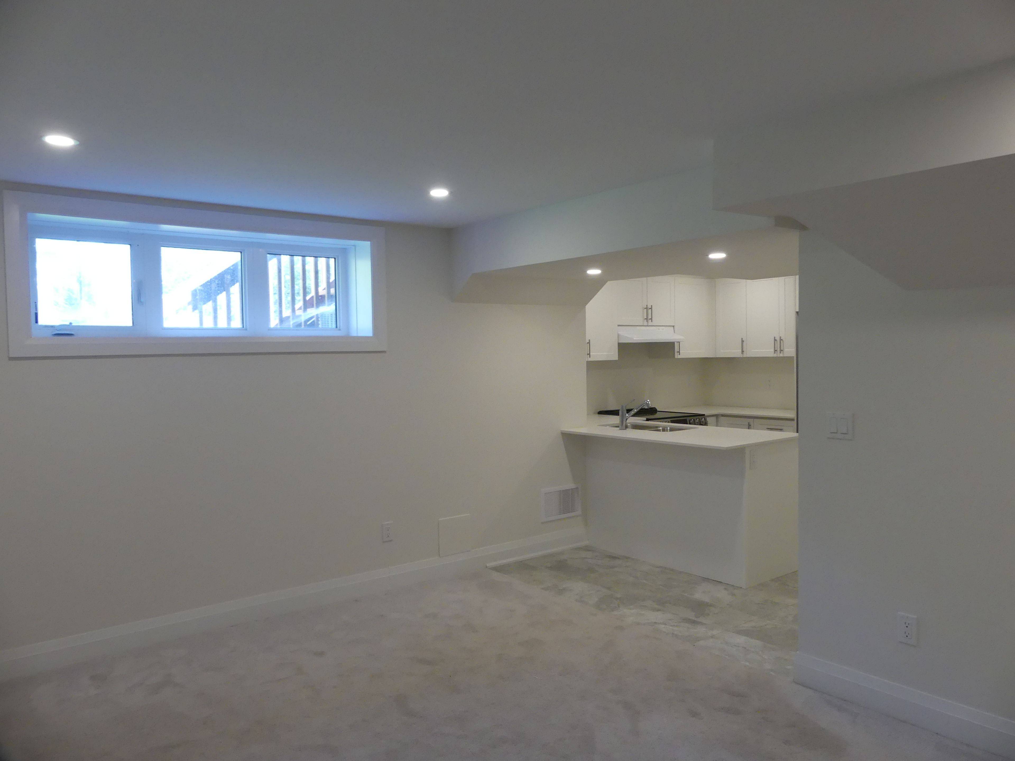 Georgina, ON L4P 1K8,11 Robert ST