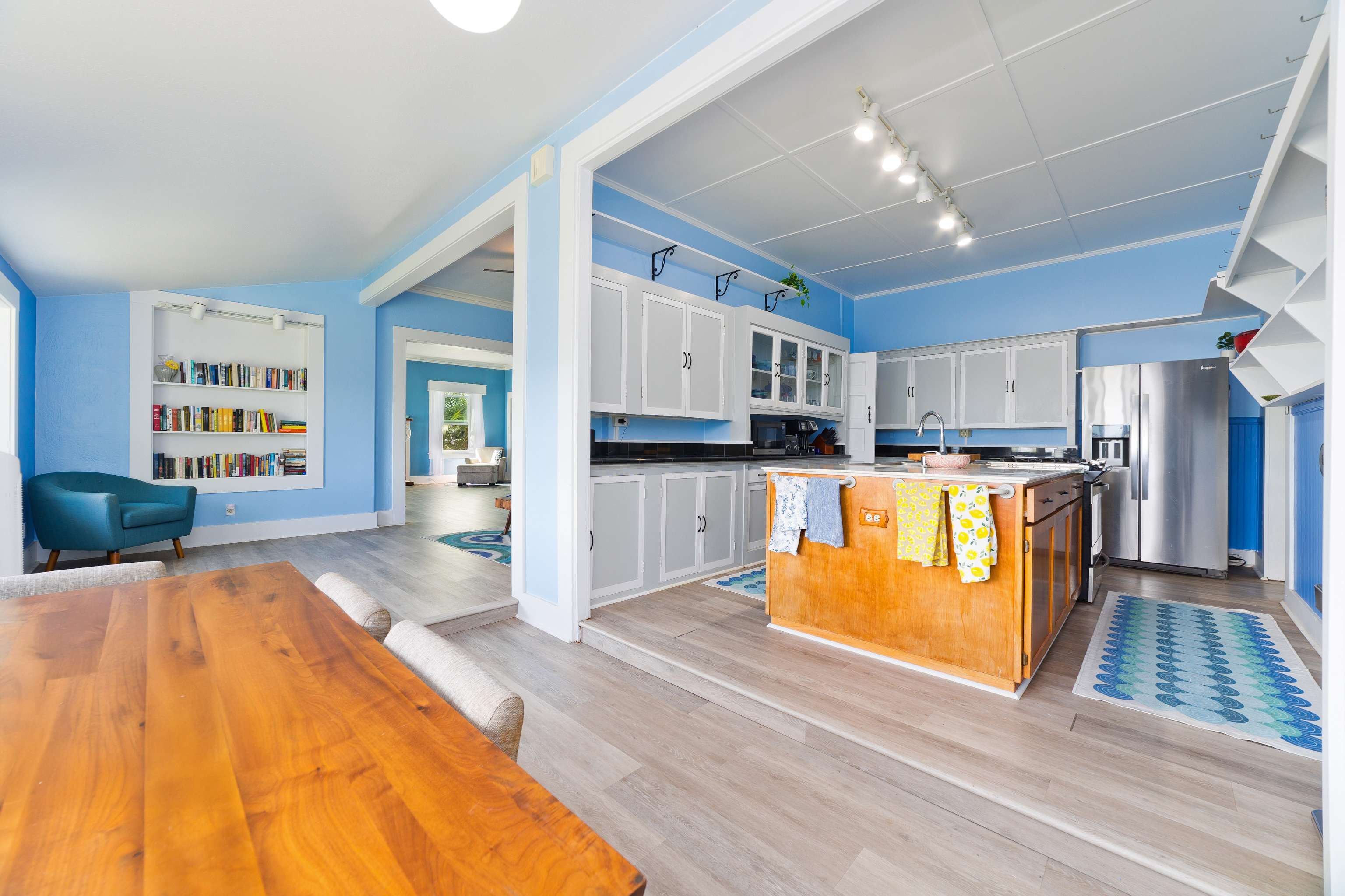 Hilo, HI 96720,1706 WAIANUENUE AVE