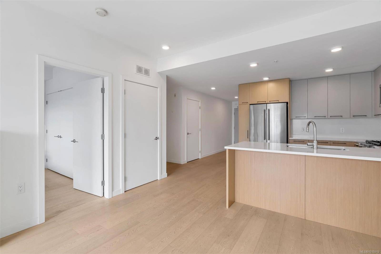 Sidney, BC V8L 2Z8,9775 Fourth St #302