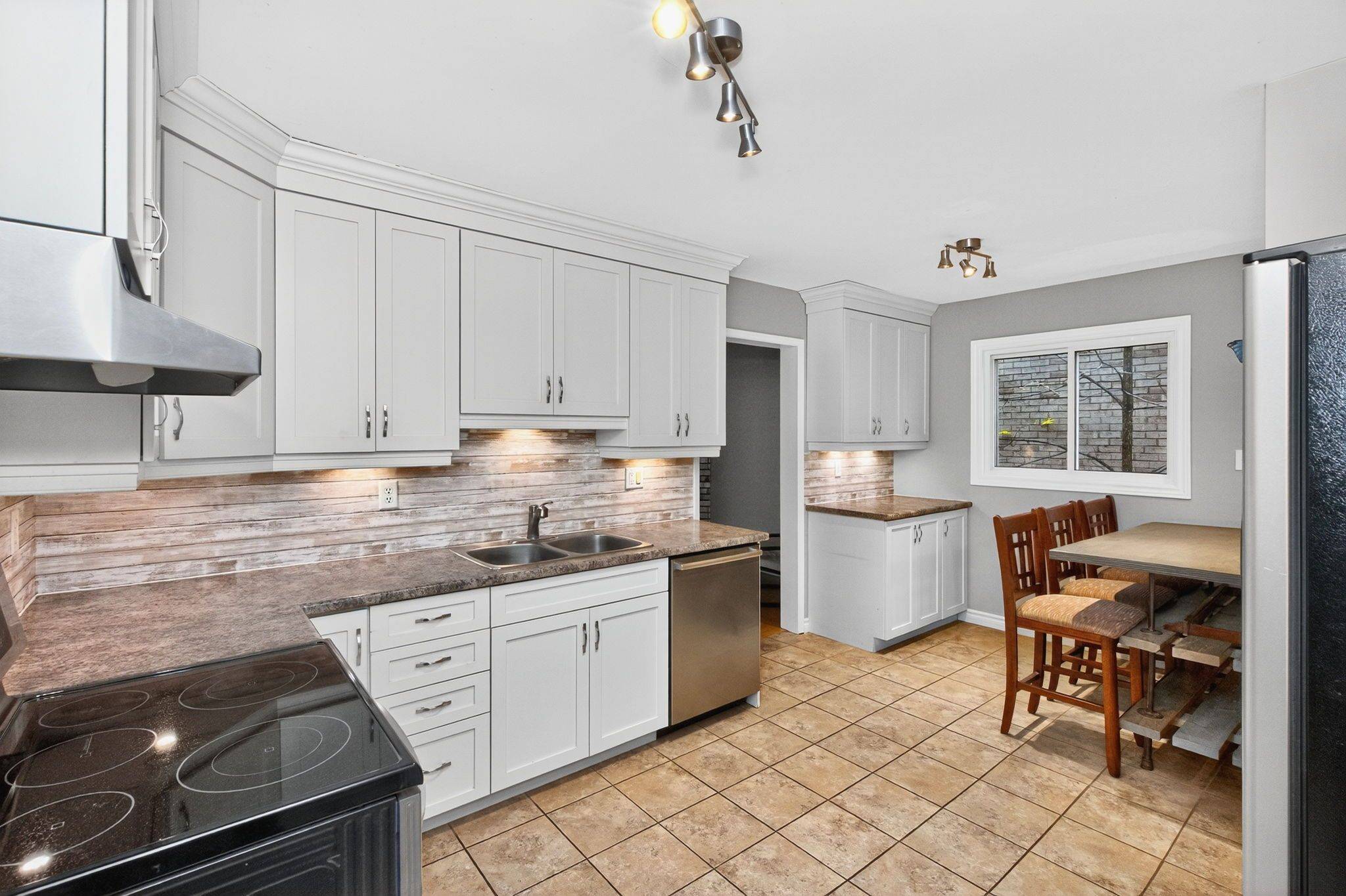 Barrie, ON L4M 6E2,22 Cartwright DR