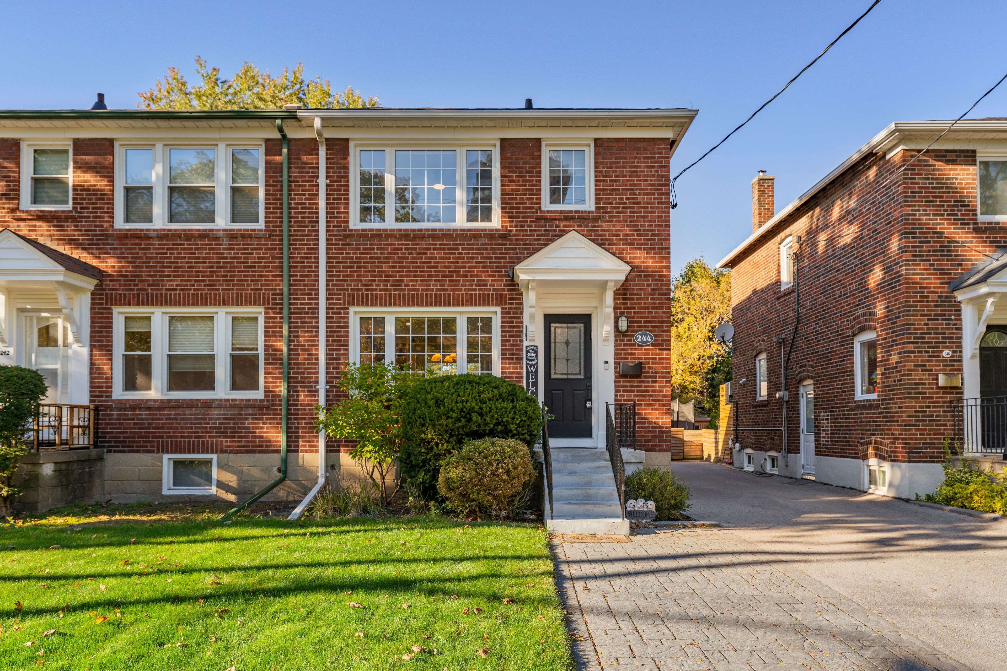 Toronto C11, ON M4G 2N2,244 Donlea DR