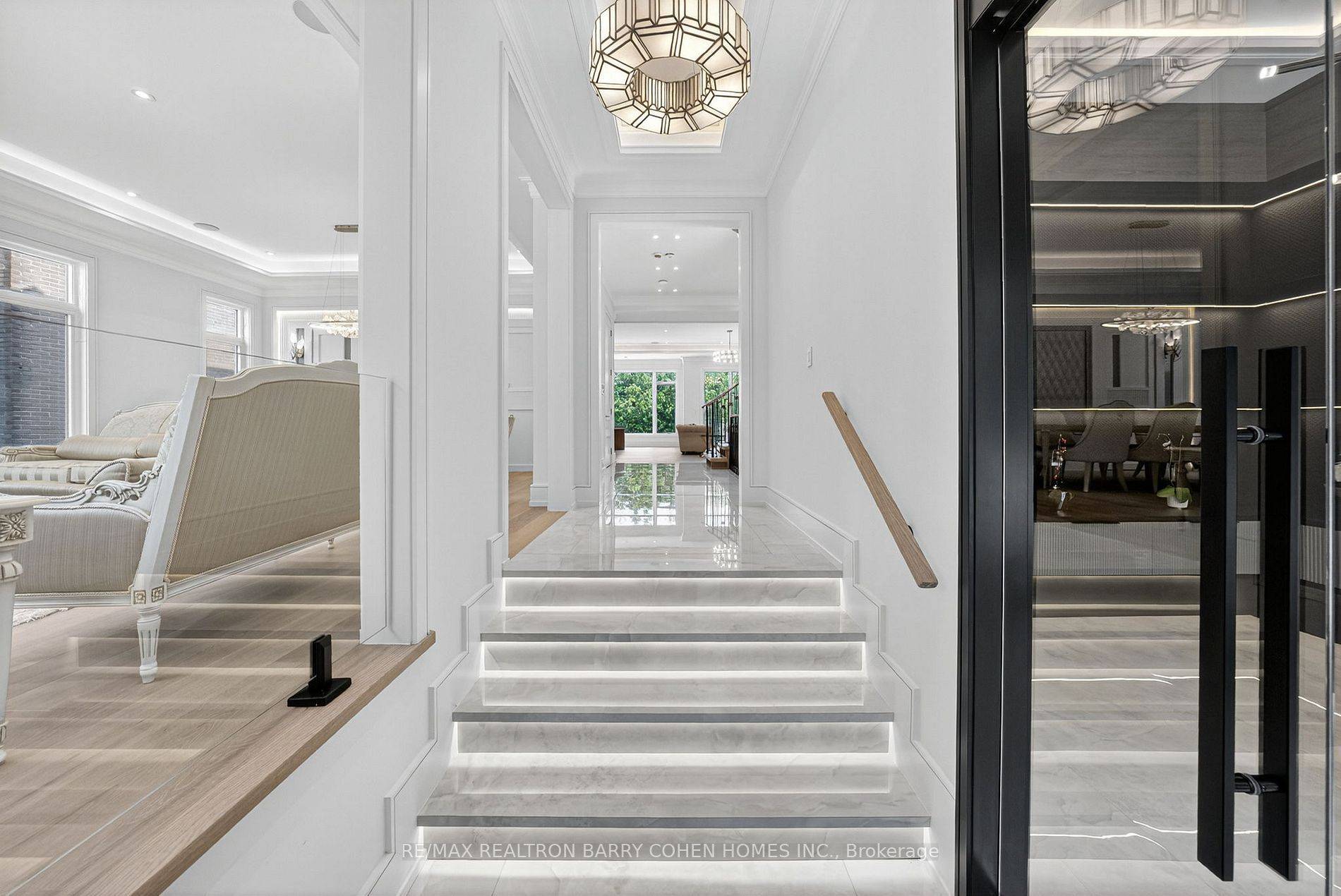 Toronto C12, ON M2P 1W1,35 Foursome CRES