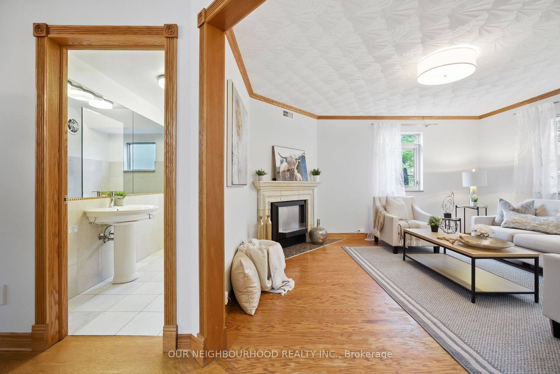 Toronto W06, ON M8W 1T7,6 Enfield AVE