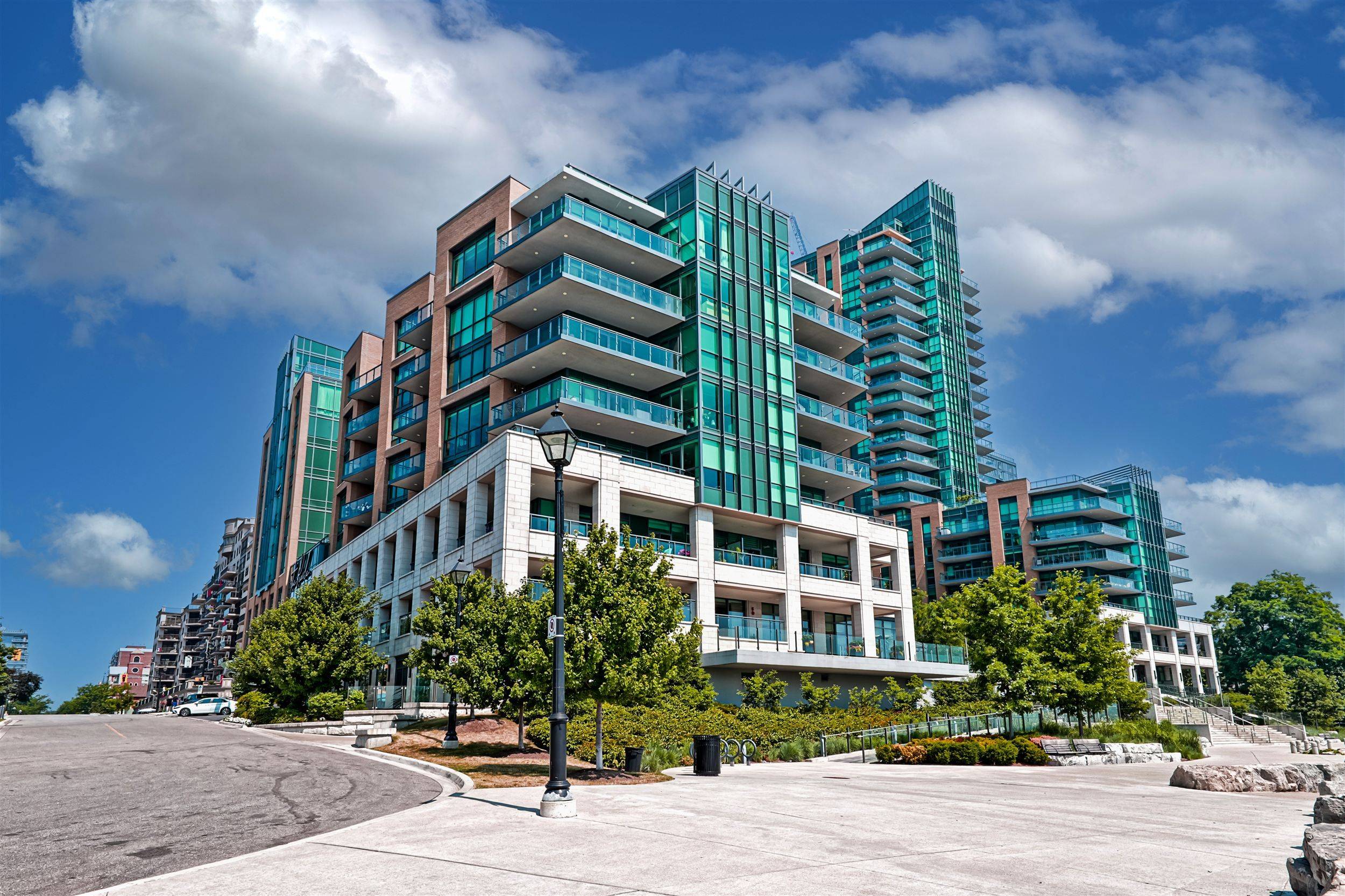 Burlington, ON L7R 0G1,1 Elizabeth ST #604