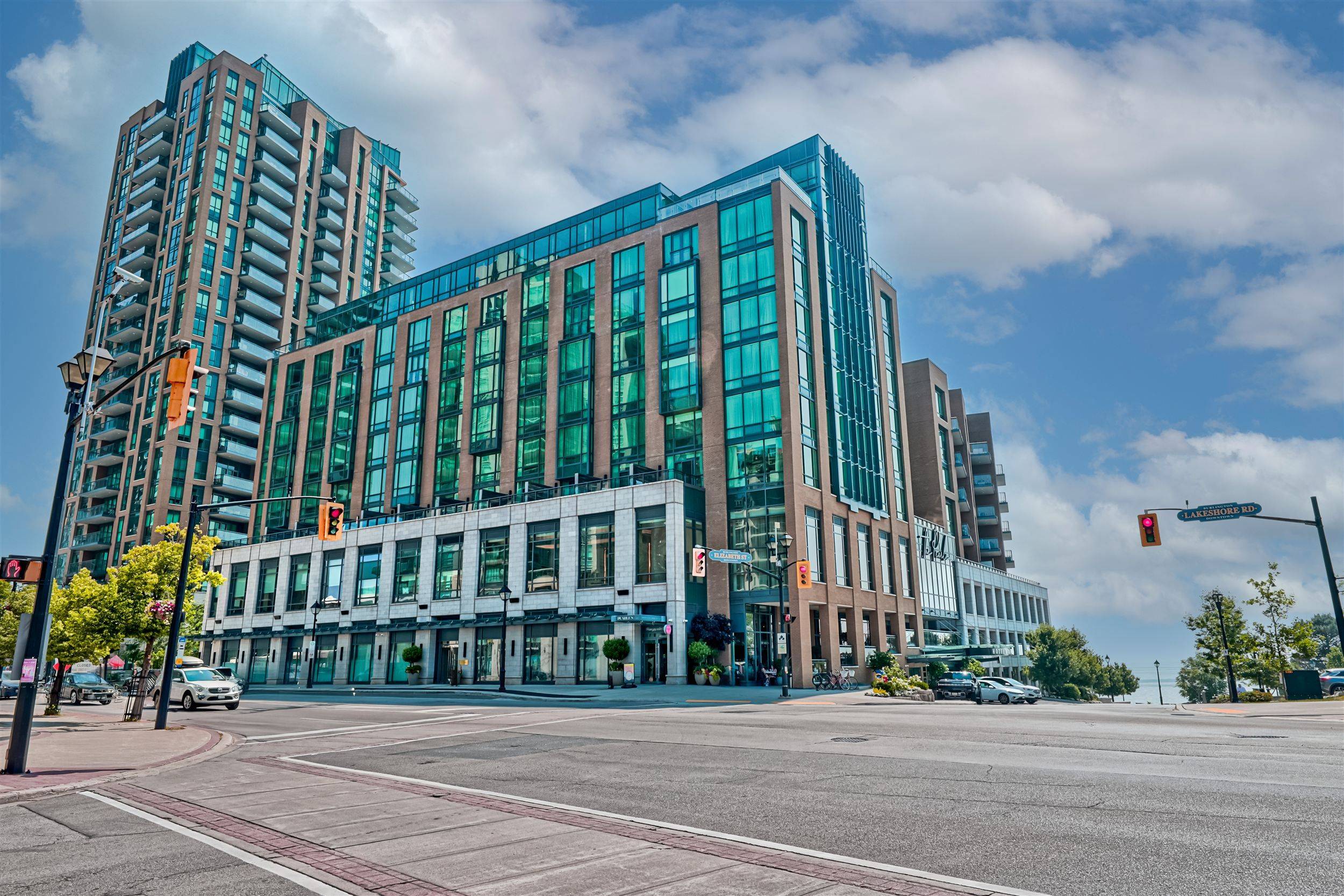 Burlington, ON L7R 0G1,1 Elizabeth ST #604