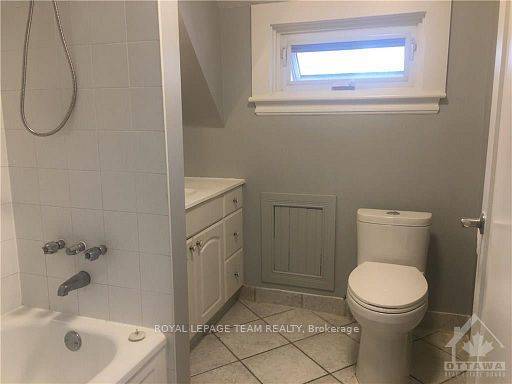 Ottawa Centre, ON K2P 1B1,51 Park AVE E #C