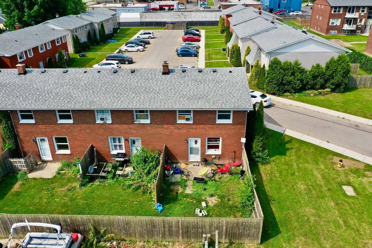 Chatham-kent, ON N7M 1A6,10 Orchard PL