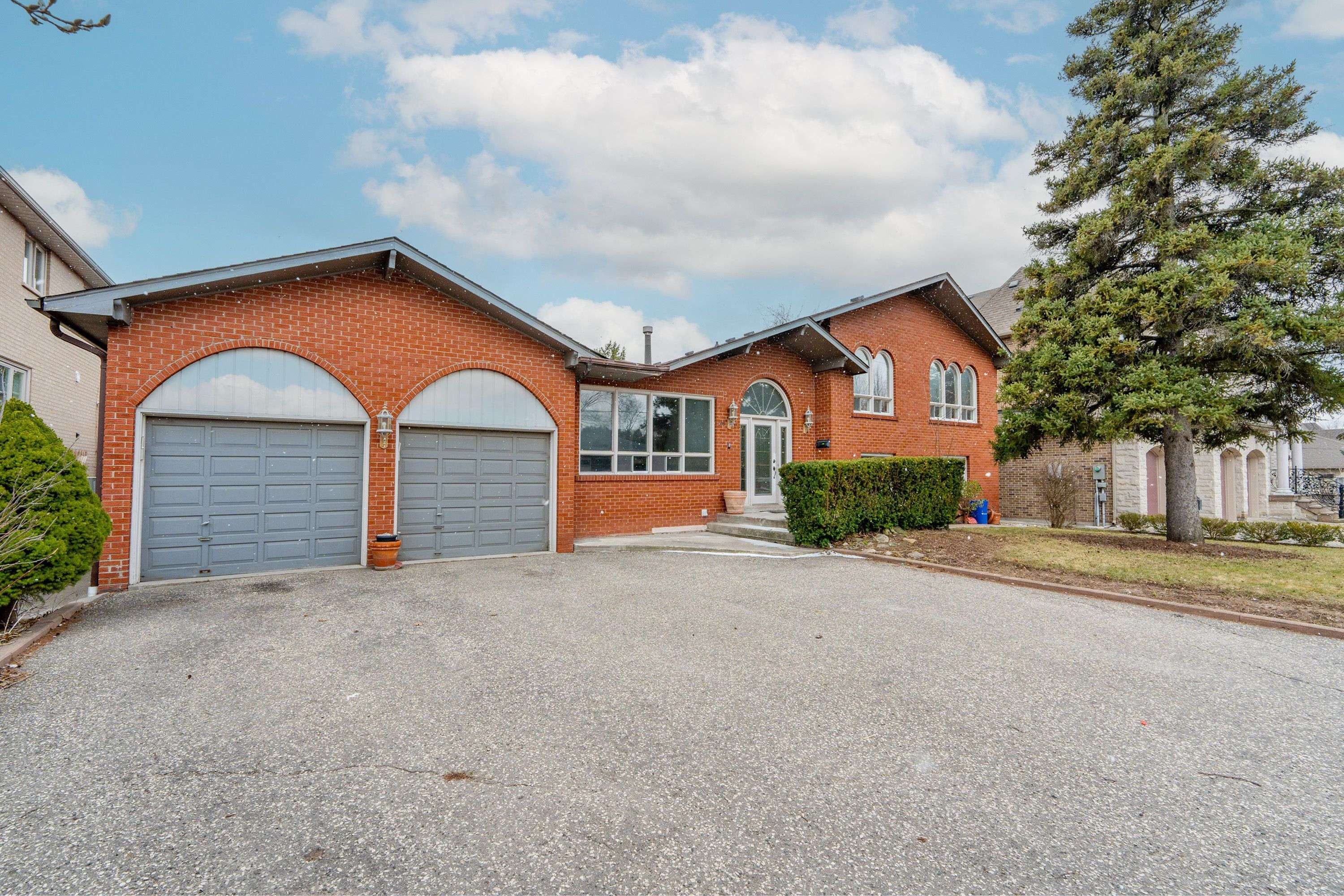 Vaughan, ON L4J 1A8,209 Crestwood RD