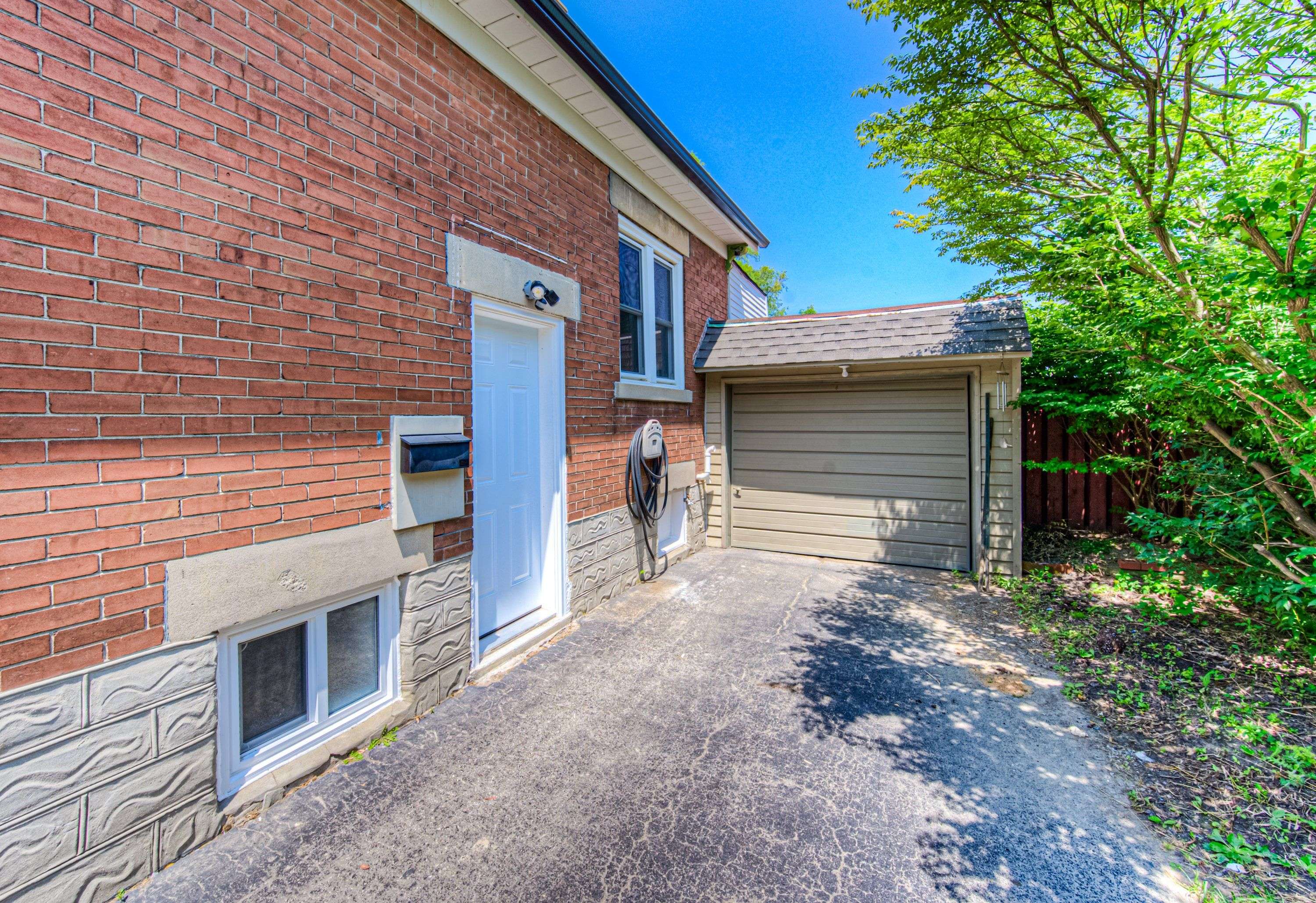 Waterloo, ON N2J 1X9,116 Waterloo ST