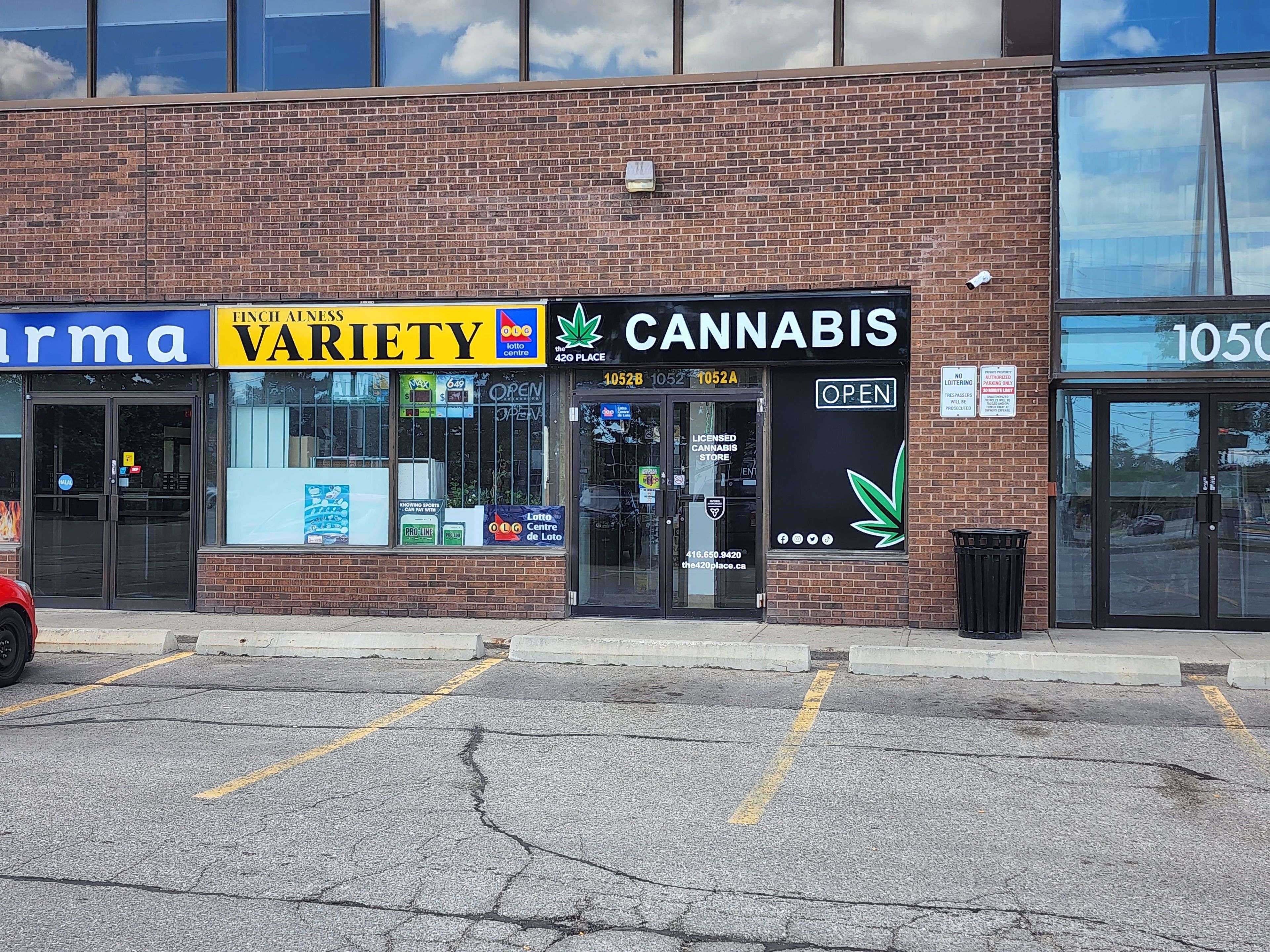 Toronto W05, ON M3J 2E2,1052 A Finch AVE W