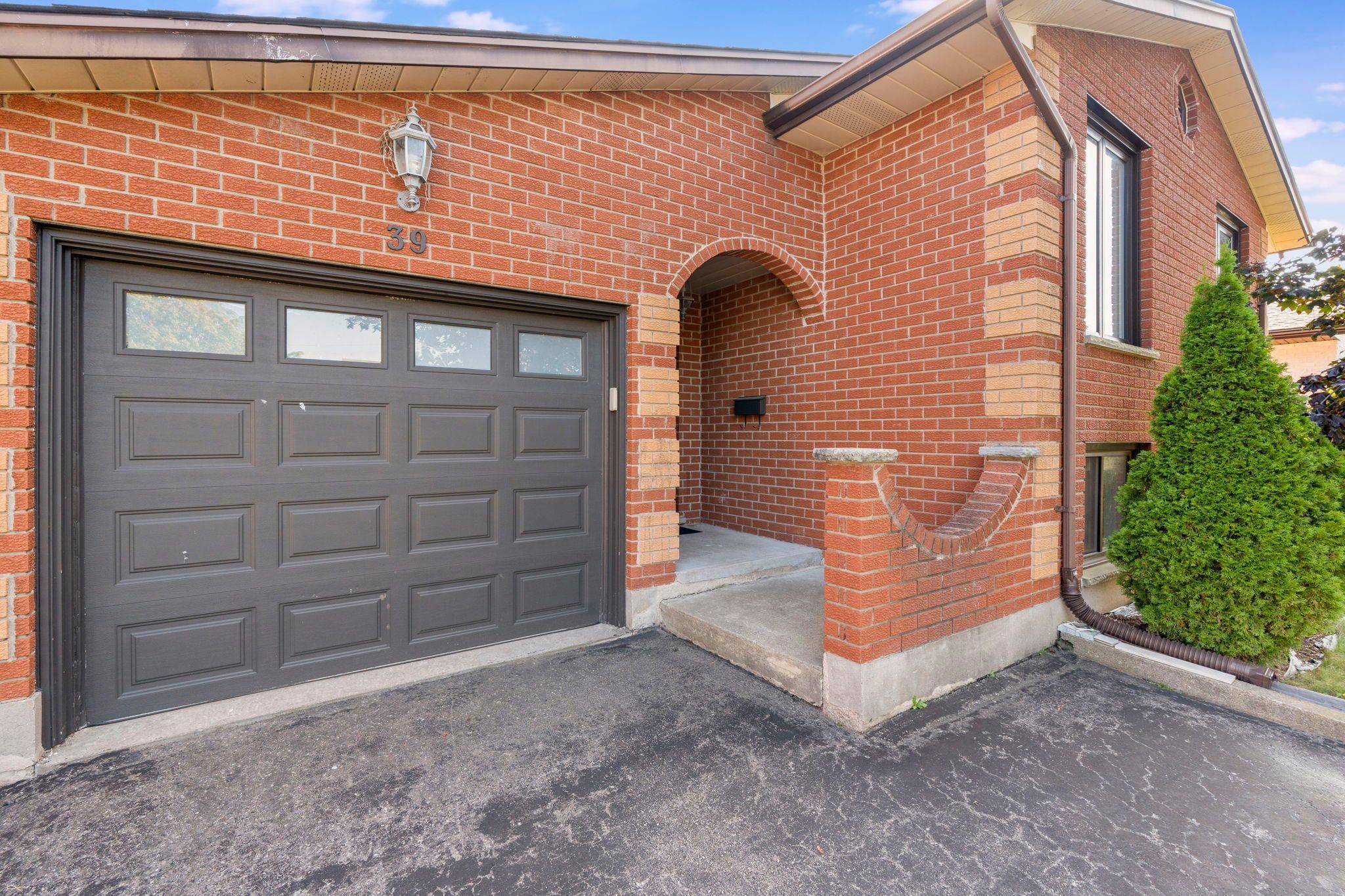 Cambridge, ON N1P 1A3,39 Southview CRES