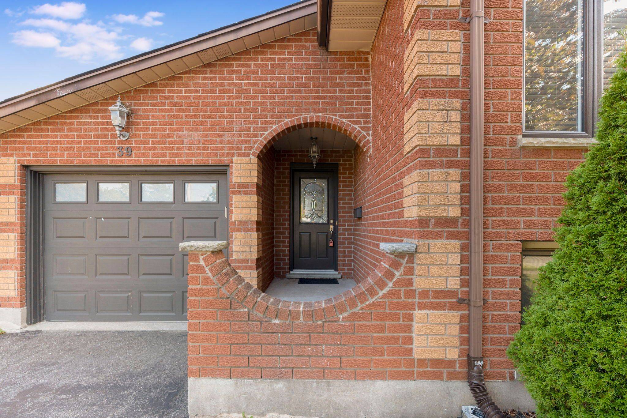 Cambridge, ON N1P 1A3,39 Southview CRES