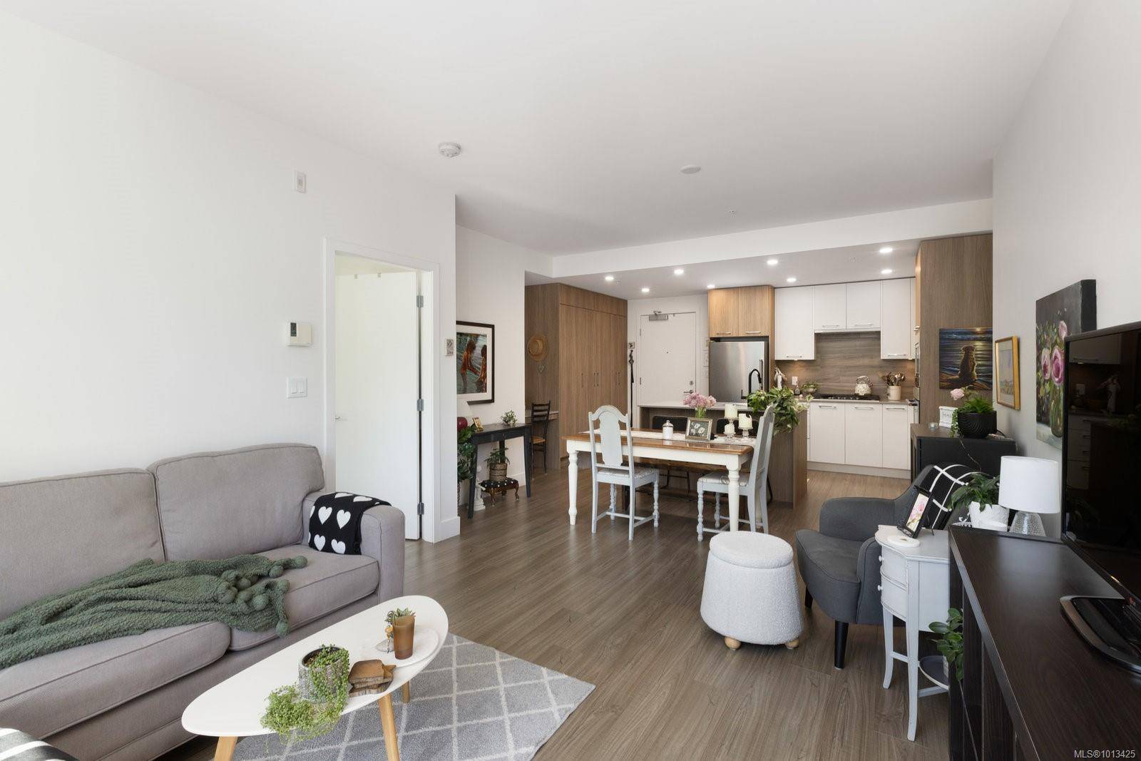 Langford, BC V9B 0W5,960 Reunion Ave #405