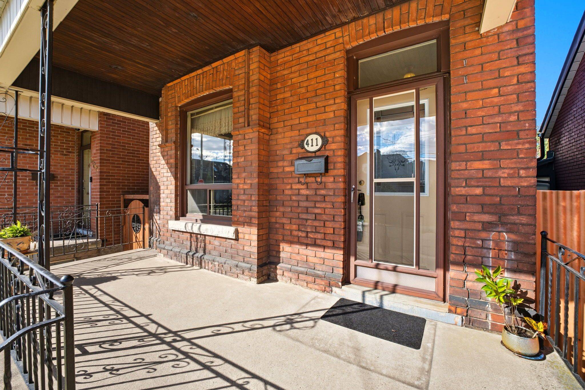 Hamilton, ON L8L 4T7,411 Catharine ST N