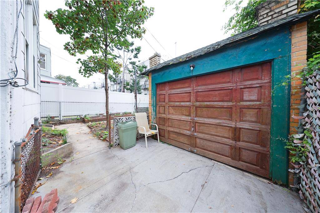 Brooklyn, NY 11209,518 81st ST