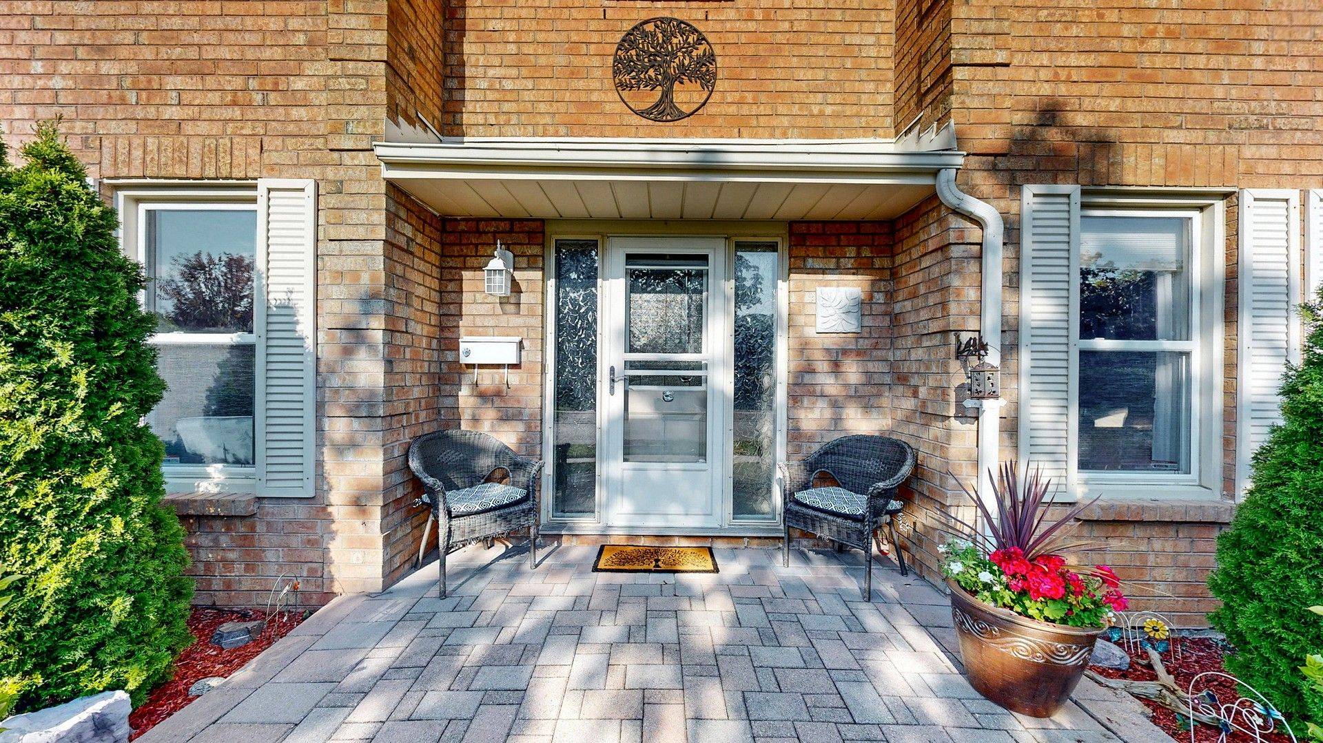 Whitby, ON L1R 1L1,61 Jason DR