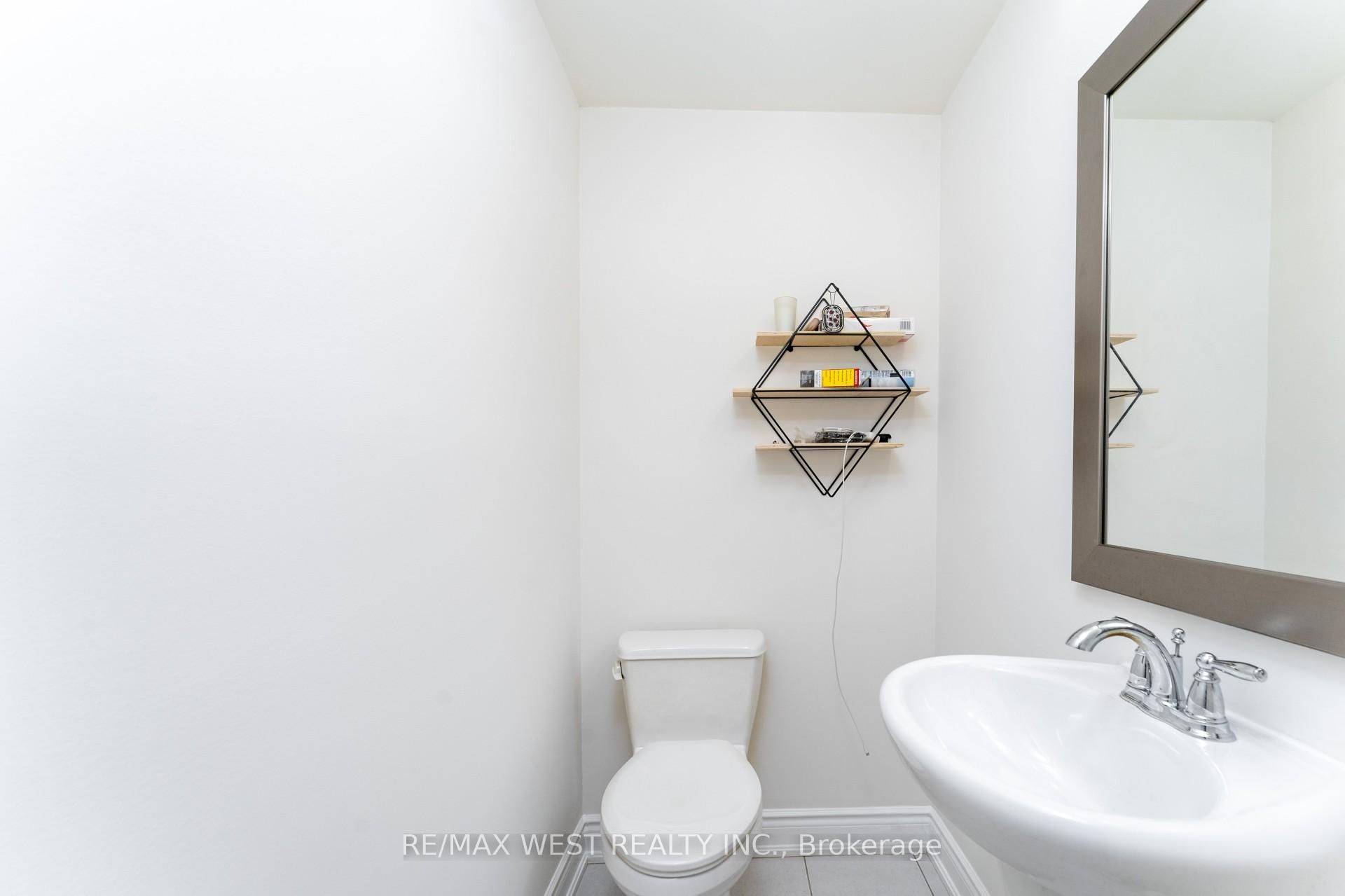 Oakville, ON L6H 7H2,2172 Trafalgar RD #19