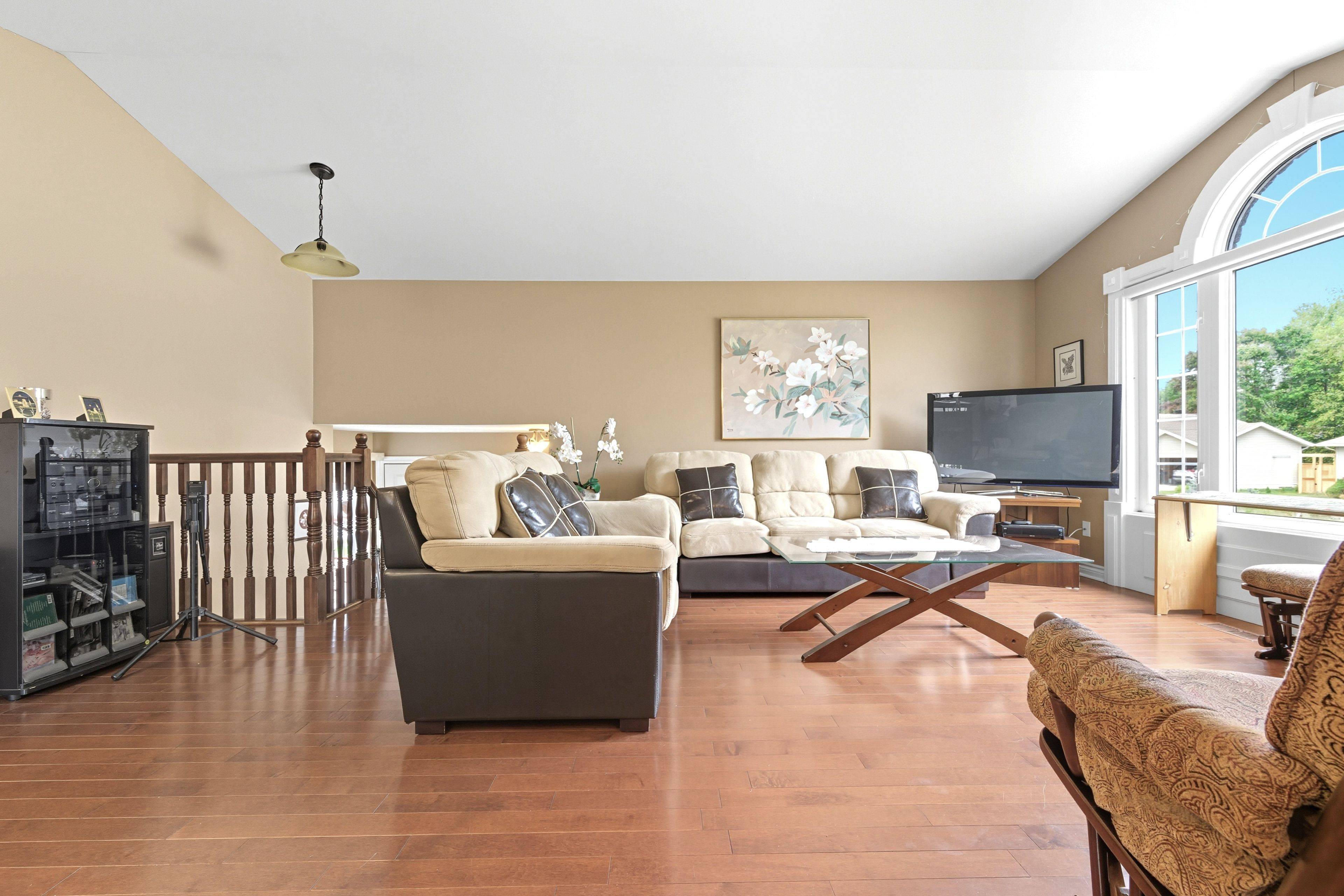 Deep River, ON K0J 1P0,8 Cockcroft CRES