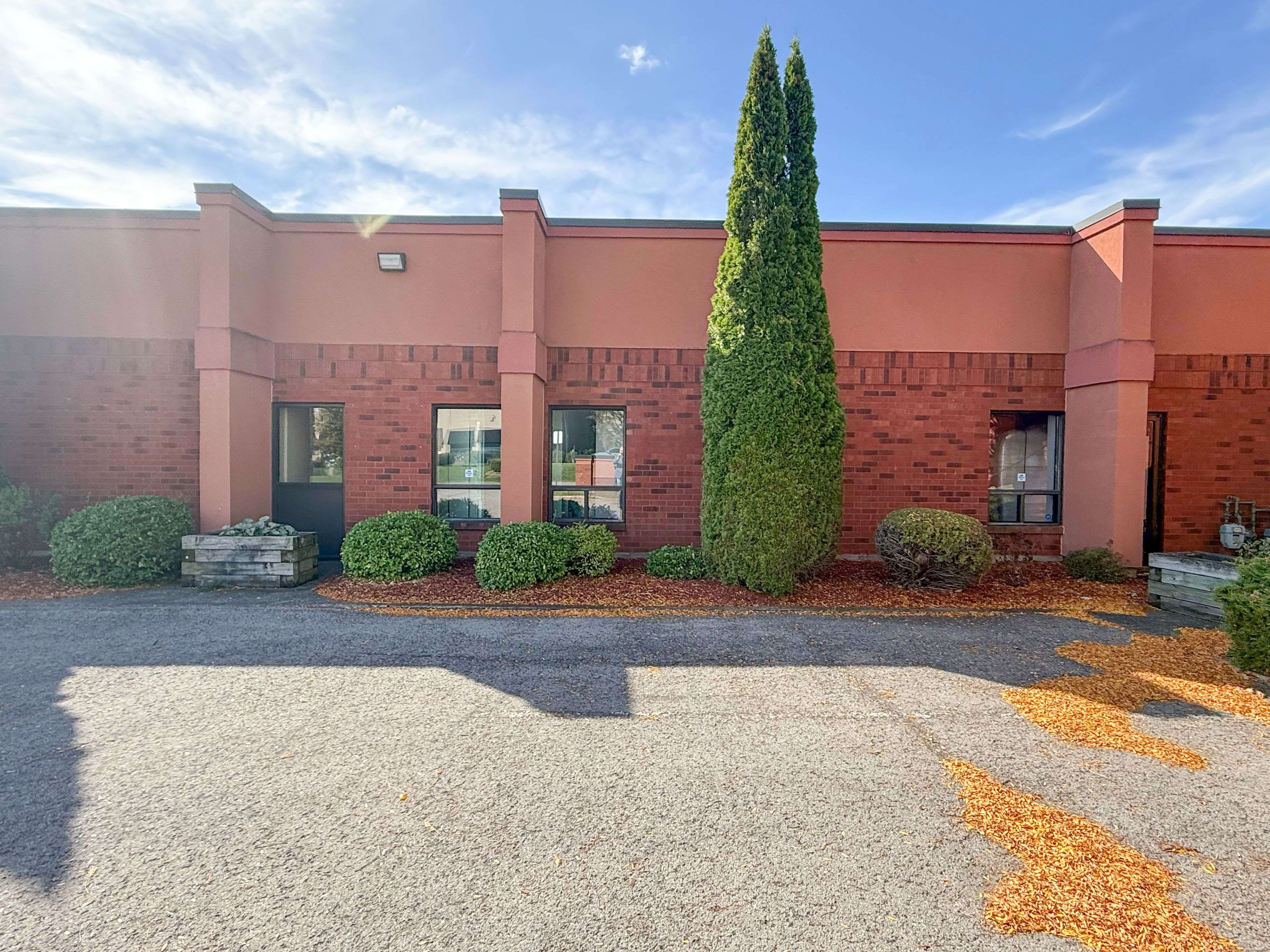 St. Catharines, ON L2W 1A3,45 Hannover DR #2 & 3