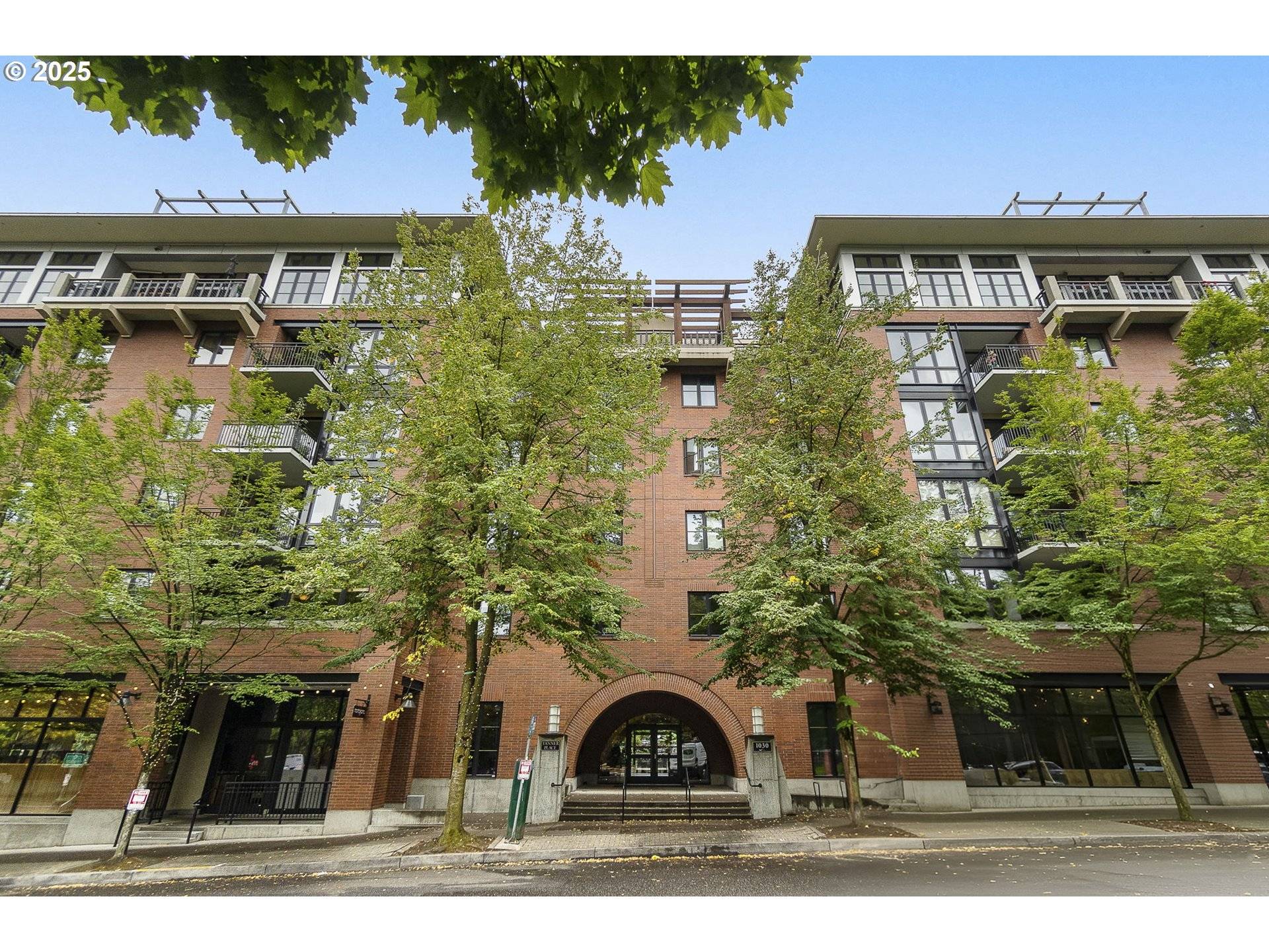 Portland, OR 97209,725 NW 10th AVE #305