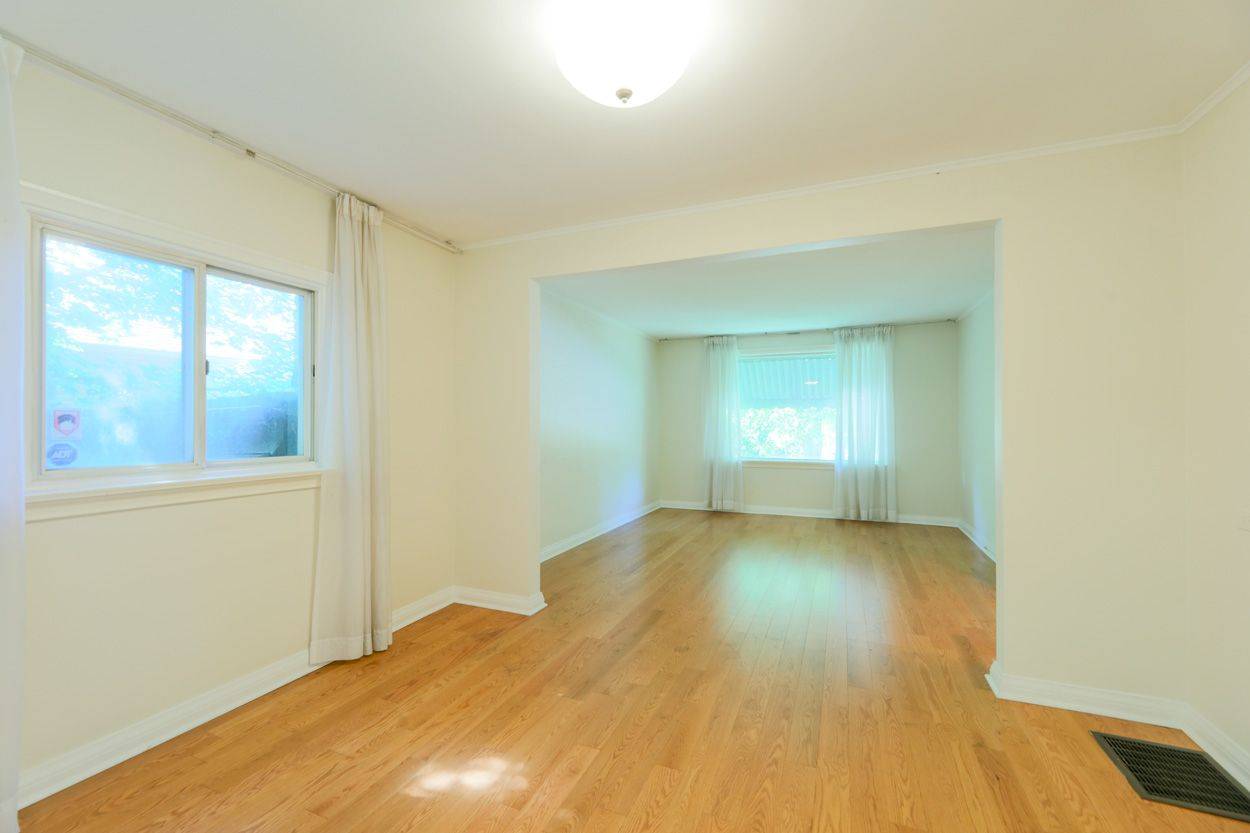 Toronto E06, ON M1N 1M8,22 Latham AVE