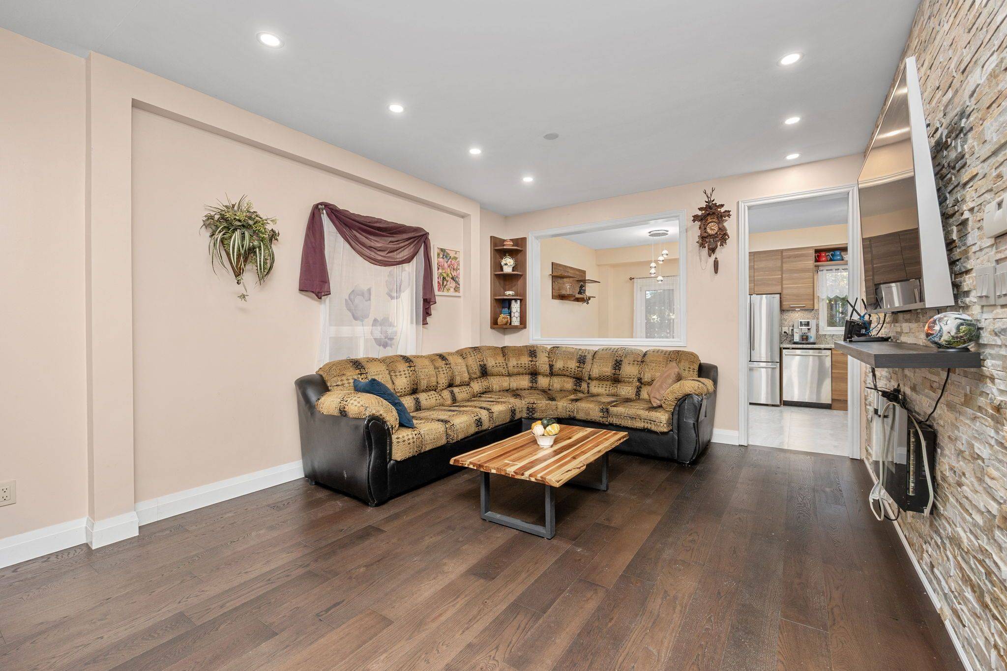 Richmond Hill, ON L4E 3X4,111 English Oak DR