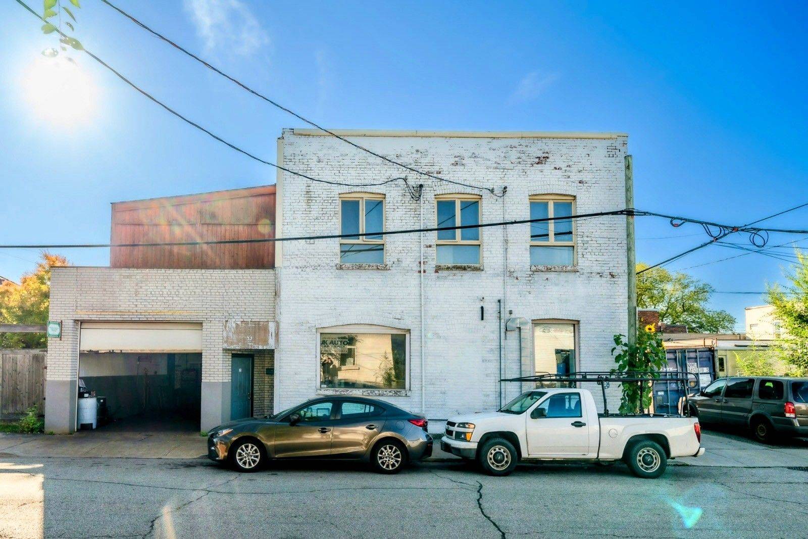 Toronto W02, ON M6N 1E4,39 HIRONS ST