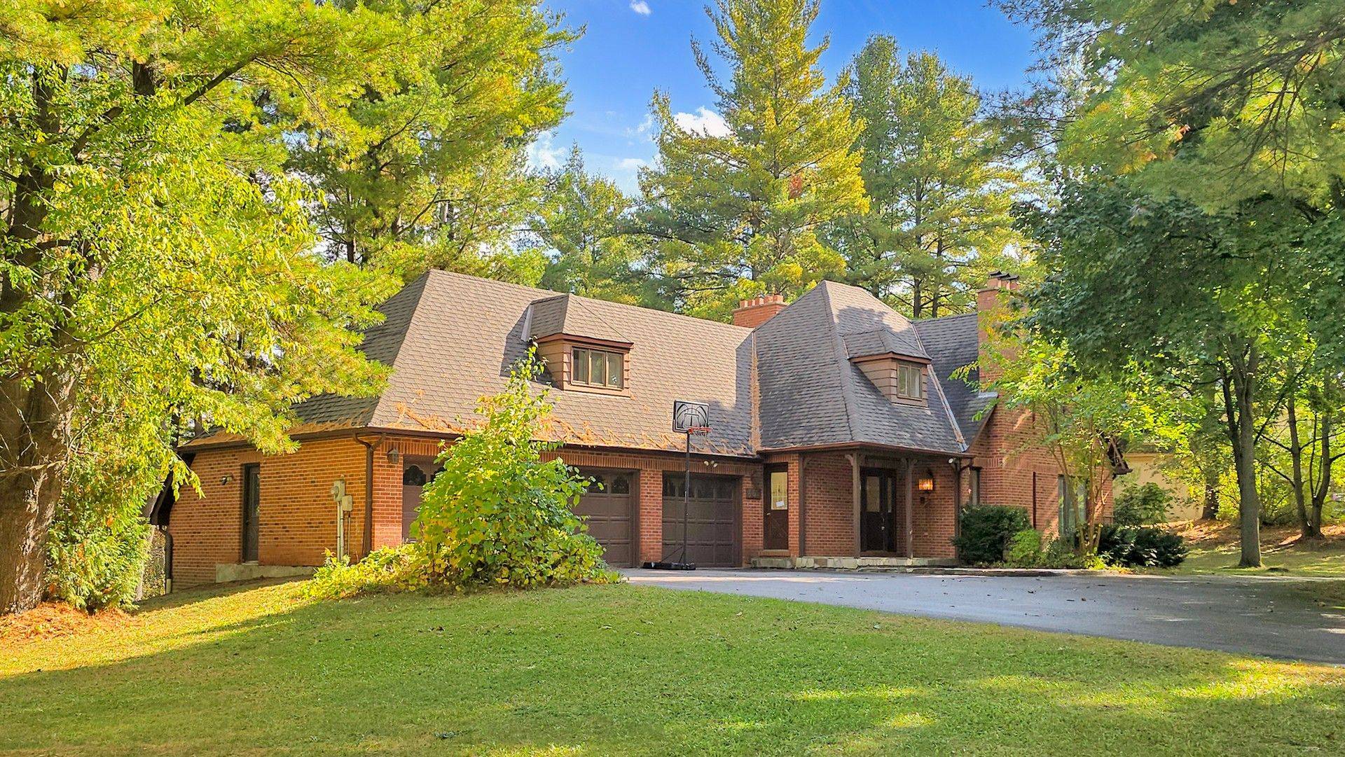 Vaughan, ON L6A 1G2,465 Woodland Acres CRES