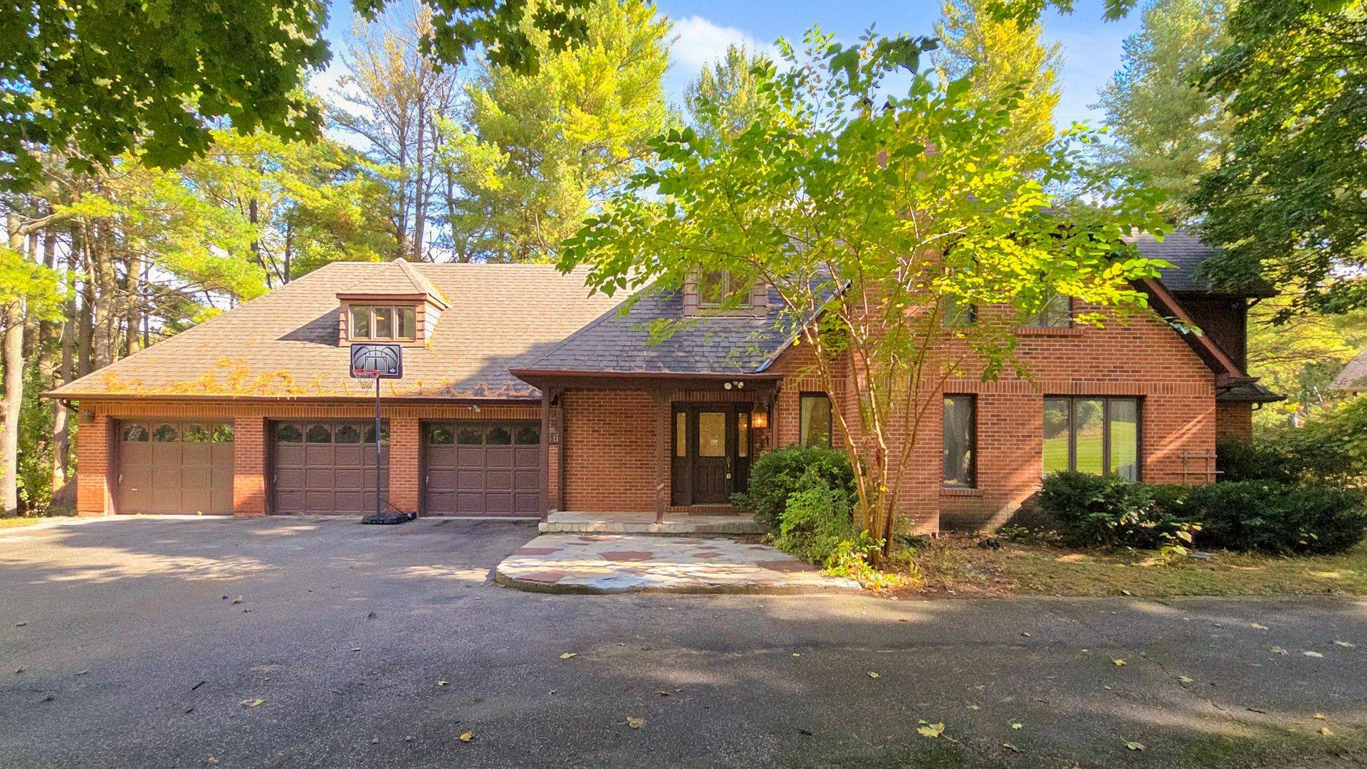 Vaughan, ON L6A 1G2,465 Woodland Acres CRES