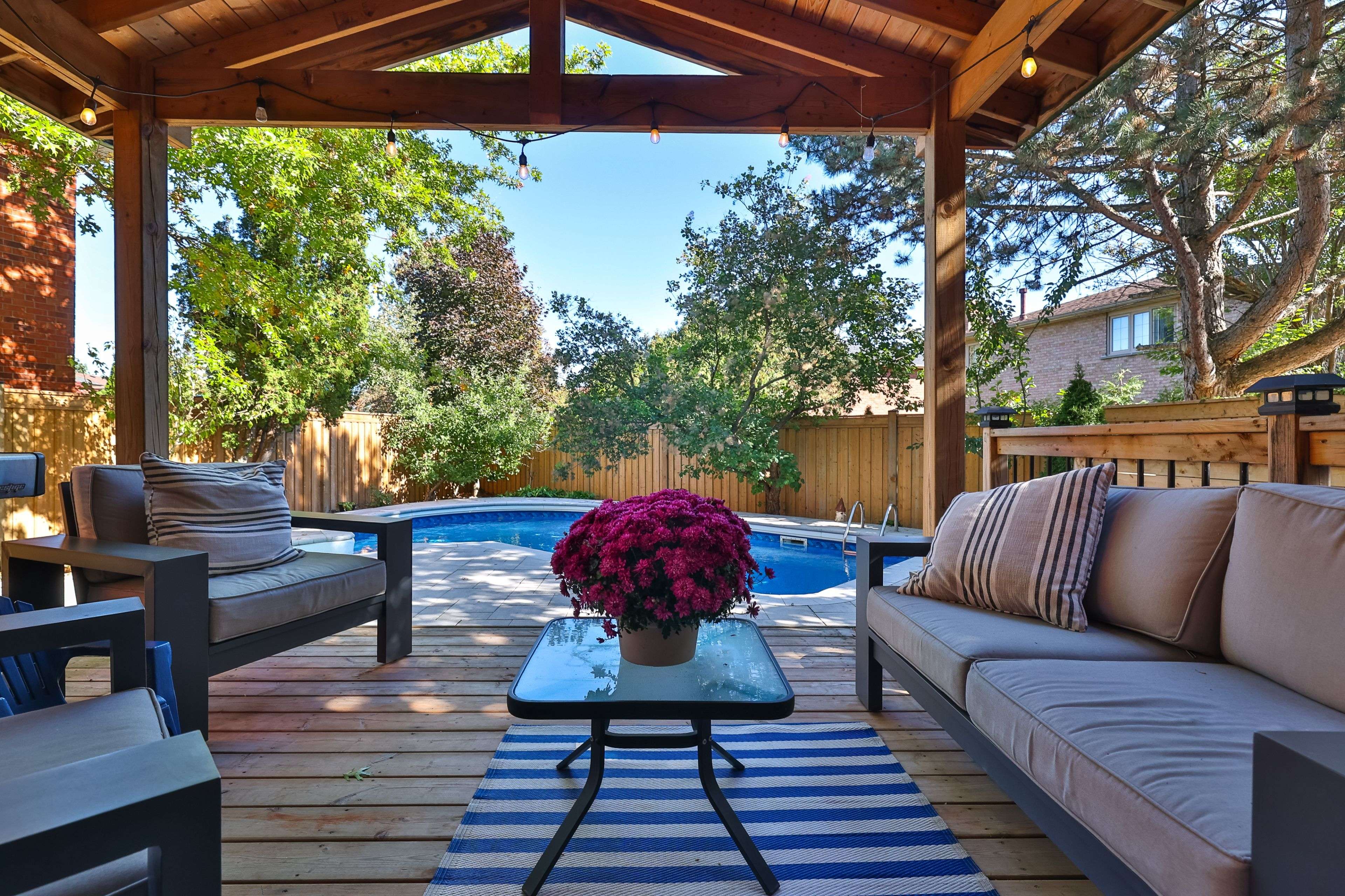 Oakville, ON L6M 1H6,1240 Rosethorne RD