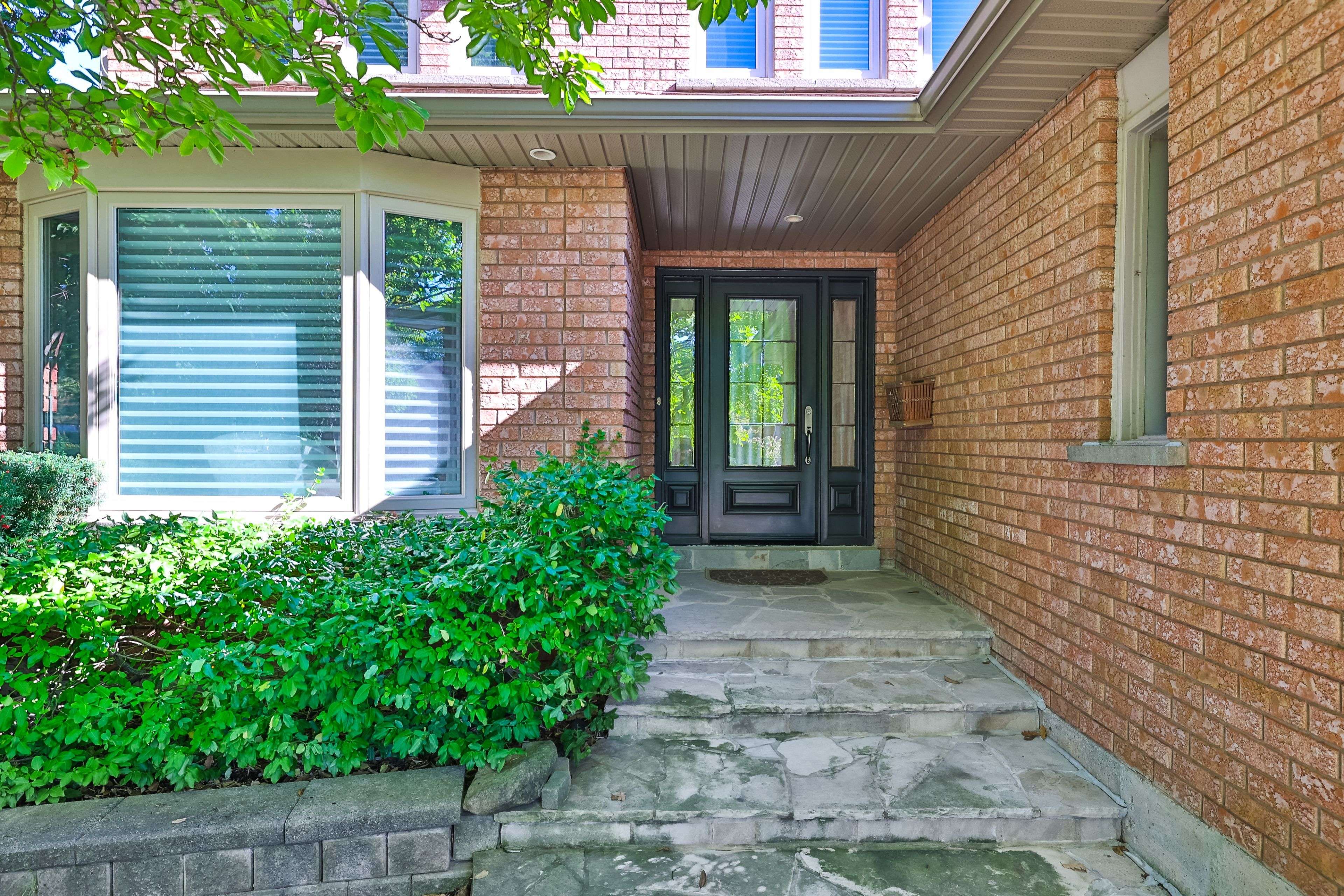 Oakville, ON L6M 1H6,1240 Rosethorne RD