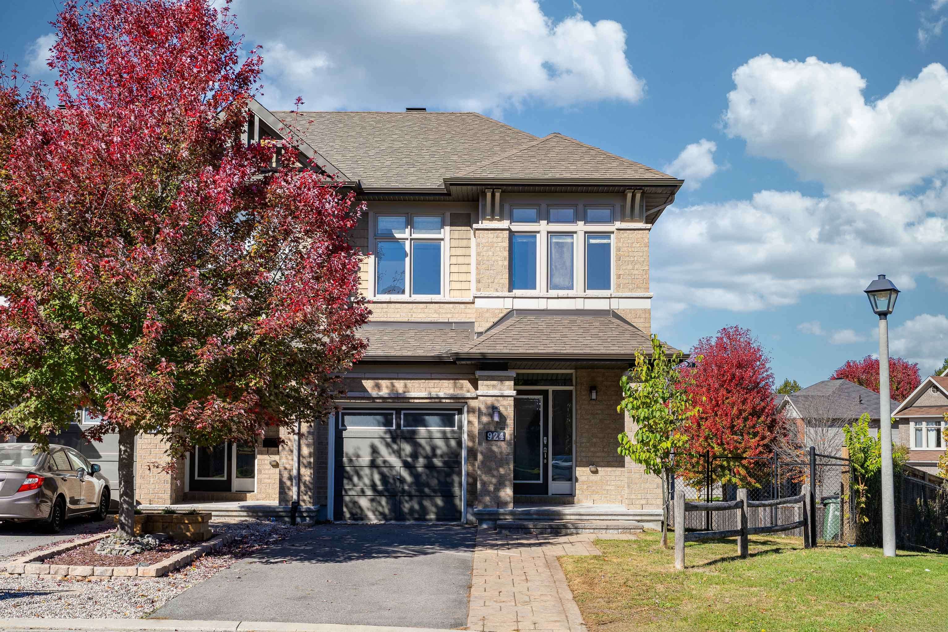 Kanata, ON K2T 0B7,924 Fletcher CIR