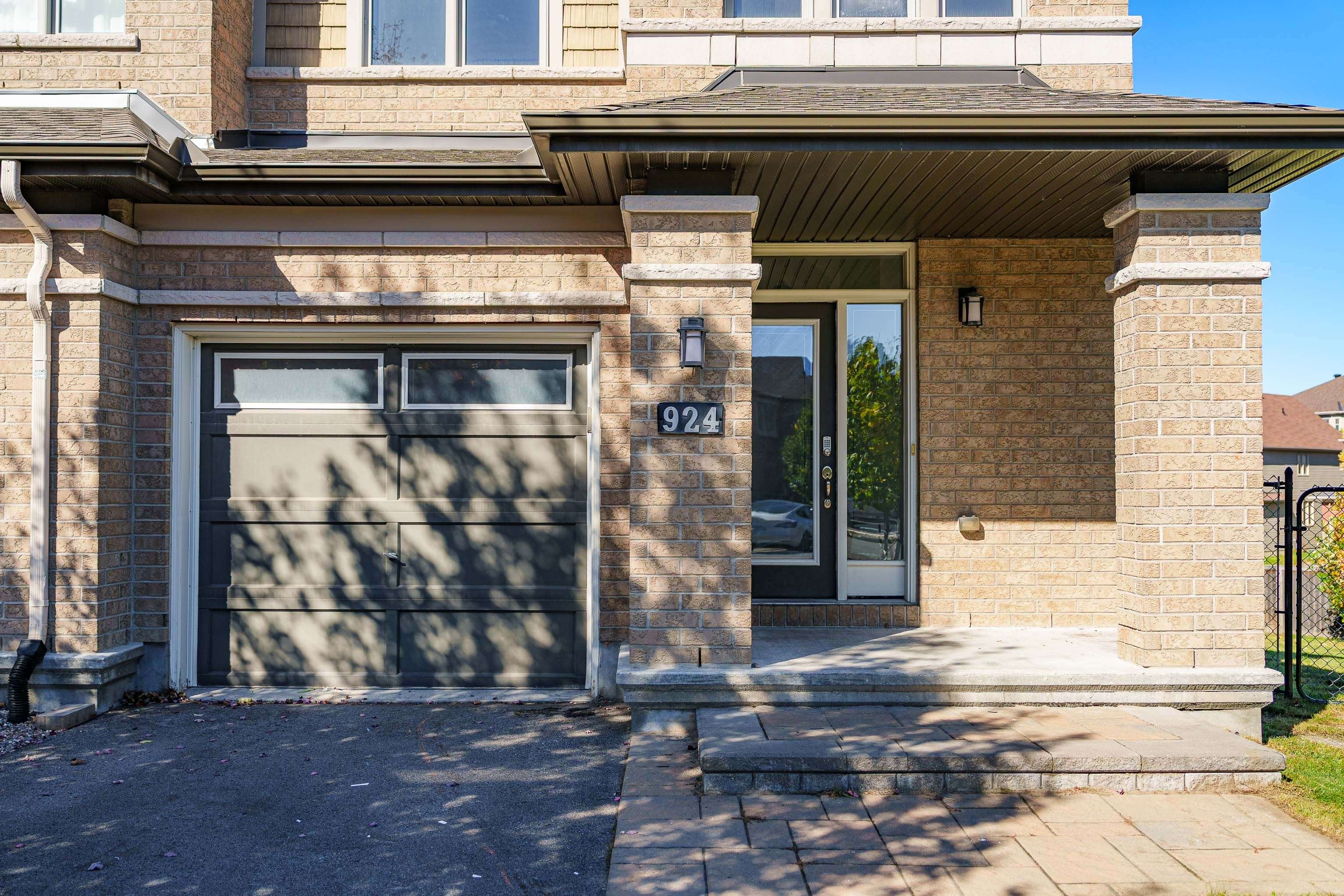 Kanata, ON K2T 0B7,924 Fletcher CIR